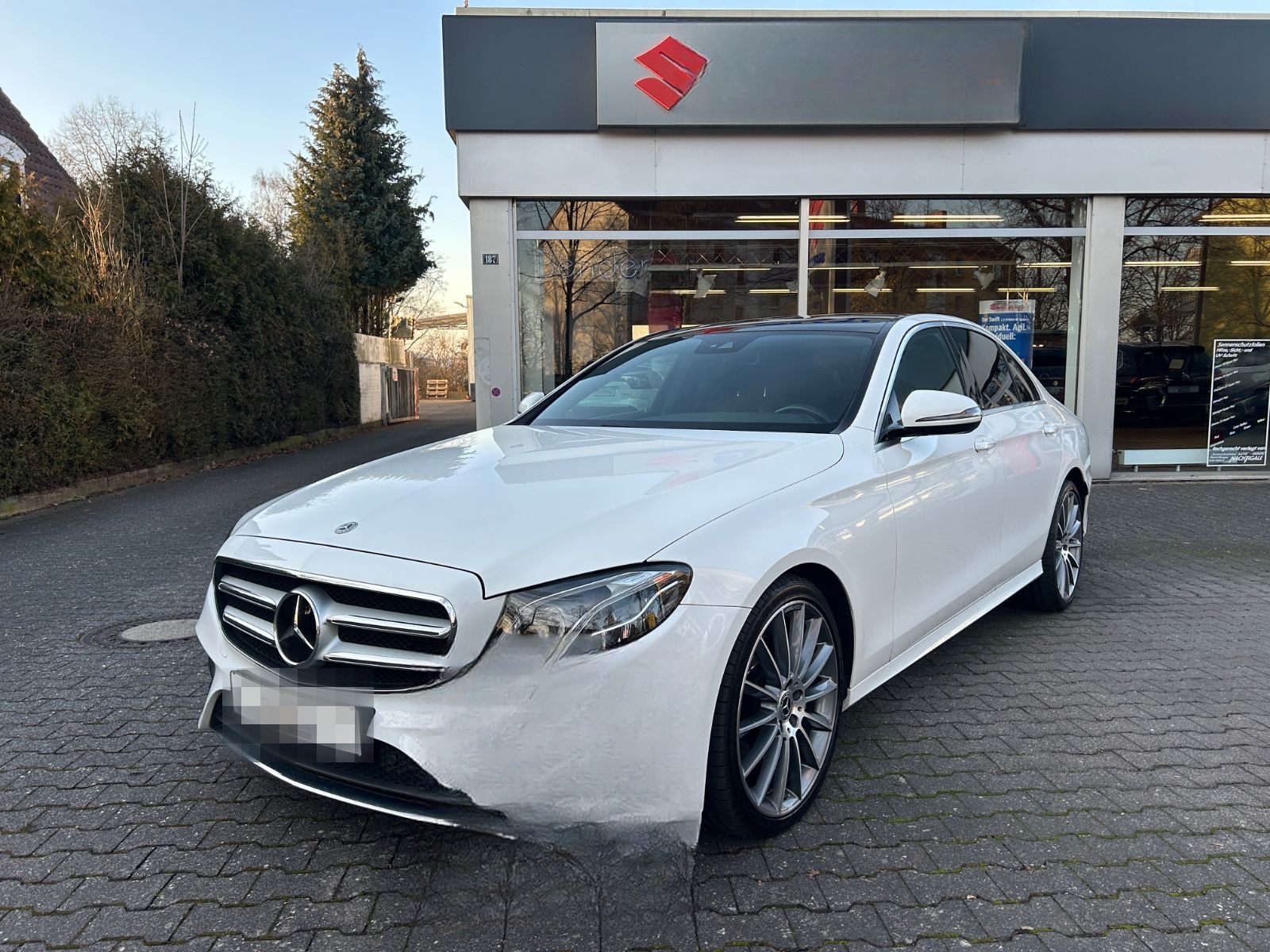 Mercedes-Benz E 220d Limousine AMG WIDESCR.  PANO LED 20ZOLL