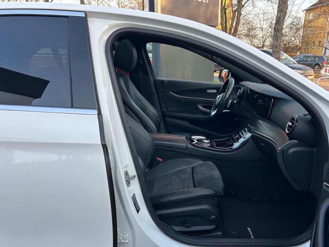 Mercedes-Benz E 220d Limousine AMG WIDESCR.  PANO LED 20ZOLL foto 14