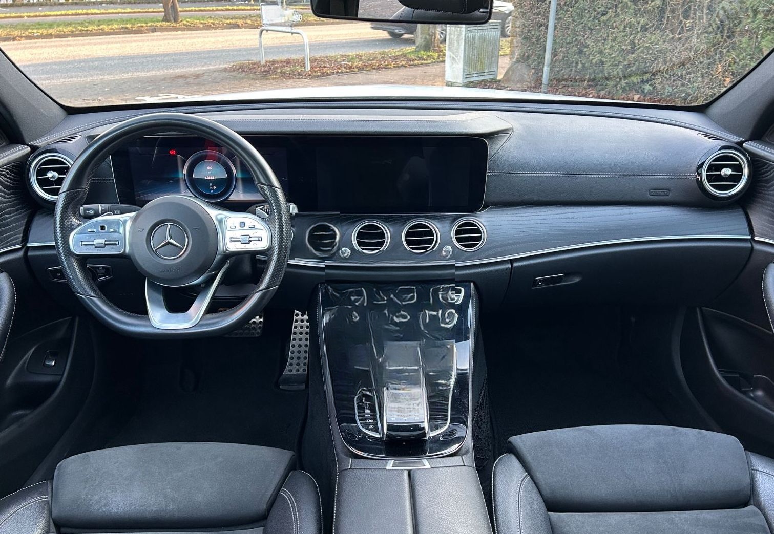 Mercedes-Benz E 220d Limousine AMG WIDESCR.  PANO LED 20ZOLL foto 17