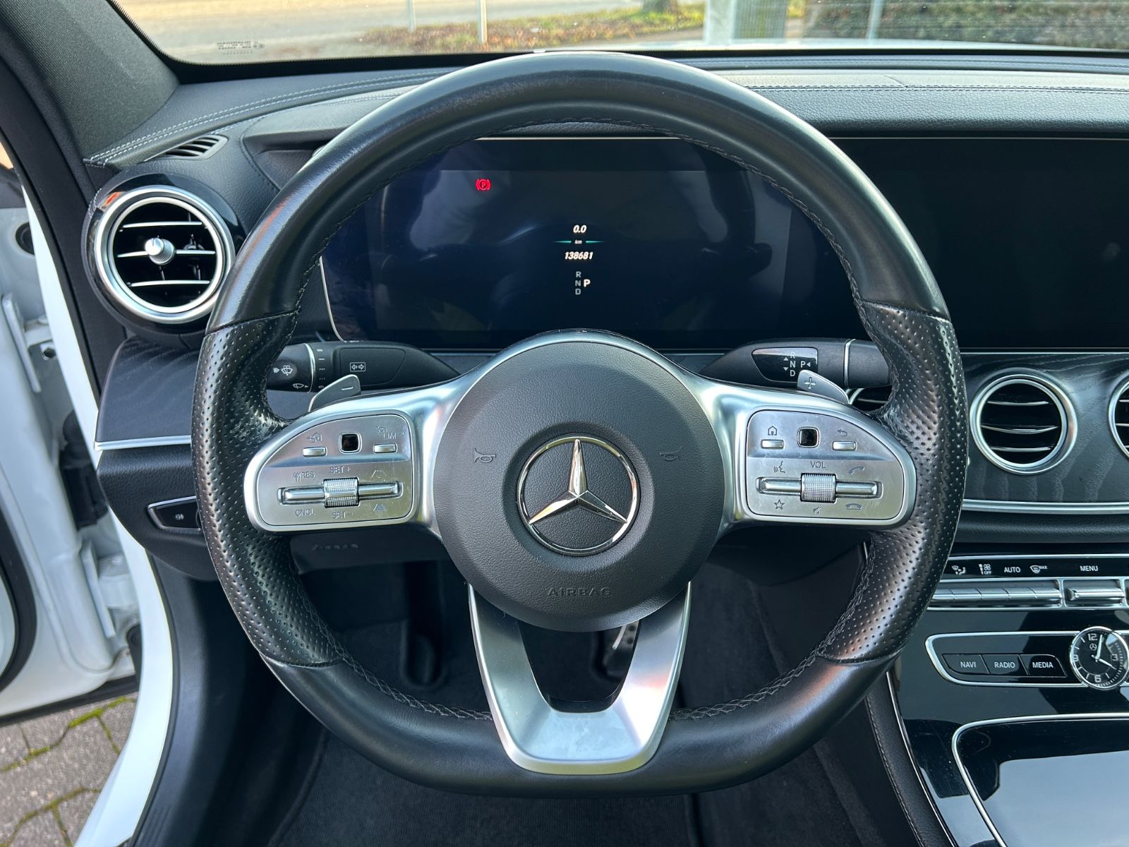 Mercedes-Benz E 220d Limousine AMG WIDESCR.  PANO LED 20ZOLL foto 18