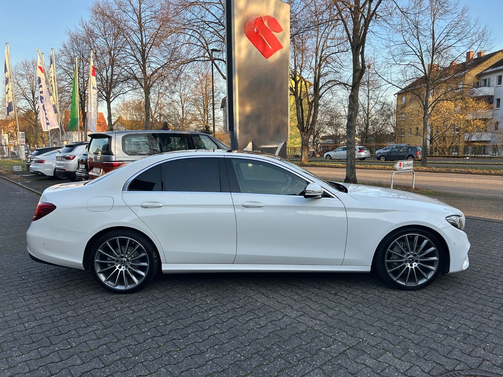 Mercedes-Benz E 220d Limousine AMG WIDESCR.  PANO LED 20ZOLL foto 4