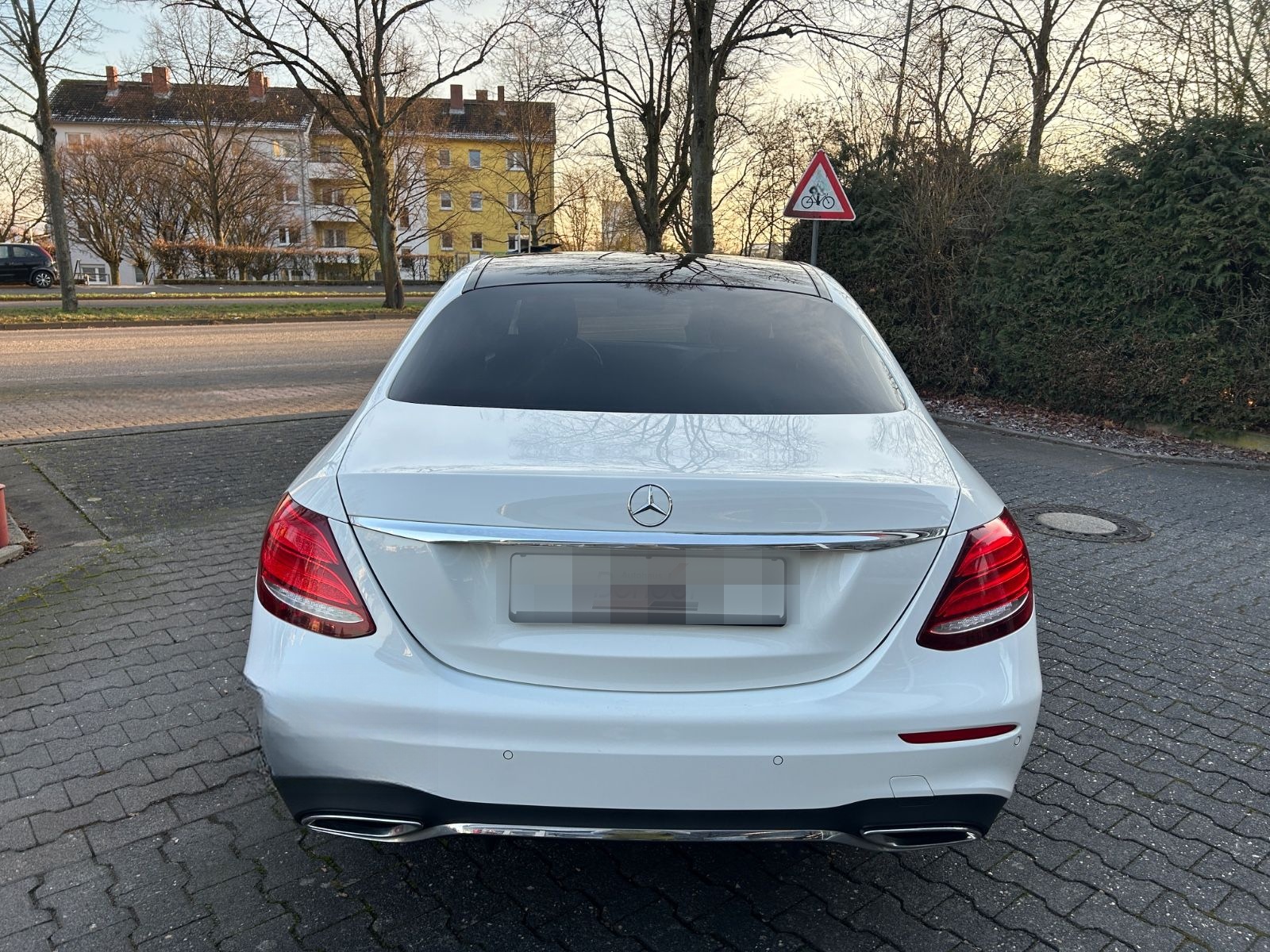 Mercedes-Benz E 220d Limousine AMG WIDESCR.  PANO LED 20ZOLL foto 6