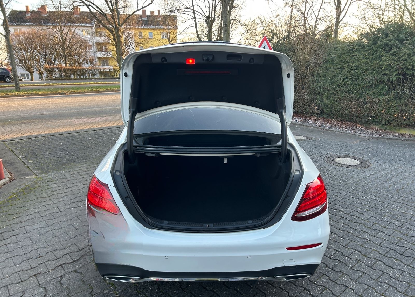 Mercedes-Benz E 220d Limousine AMG WIDESCR.  PANO LED 20ZOLL foto 7