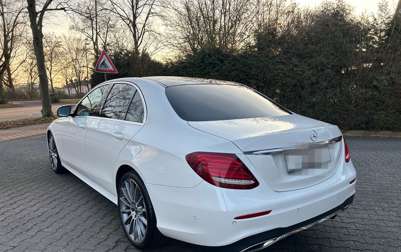 Mercedes-Benz E 220d Limousine AMG WIDESCR.  PANO LED 20ZOLL foto 8