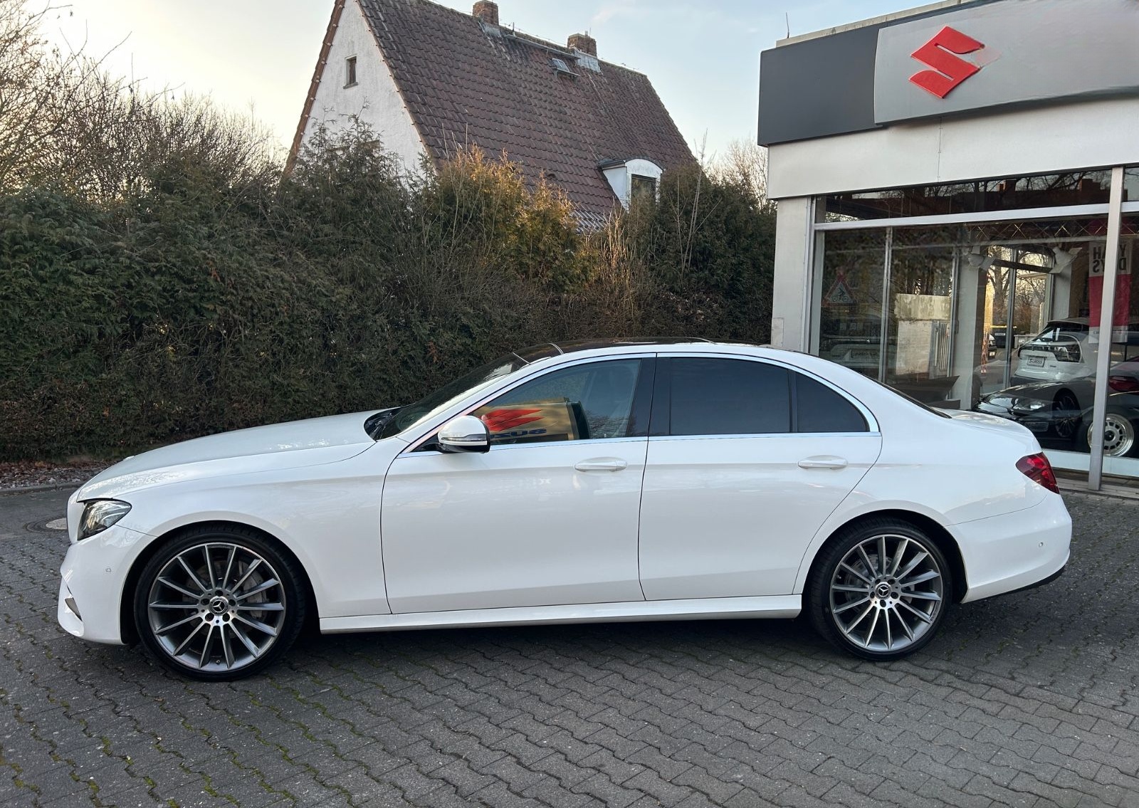 Mercedes-Benz E 220d Limousine AMG WIDESCR.  PANO LED 20ZOLL foto 9