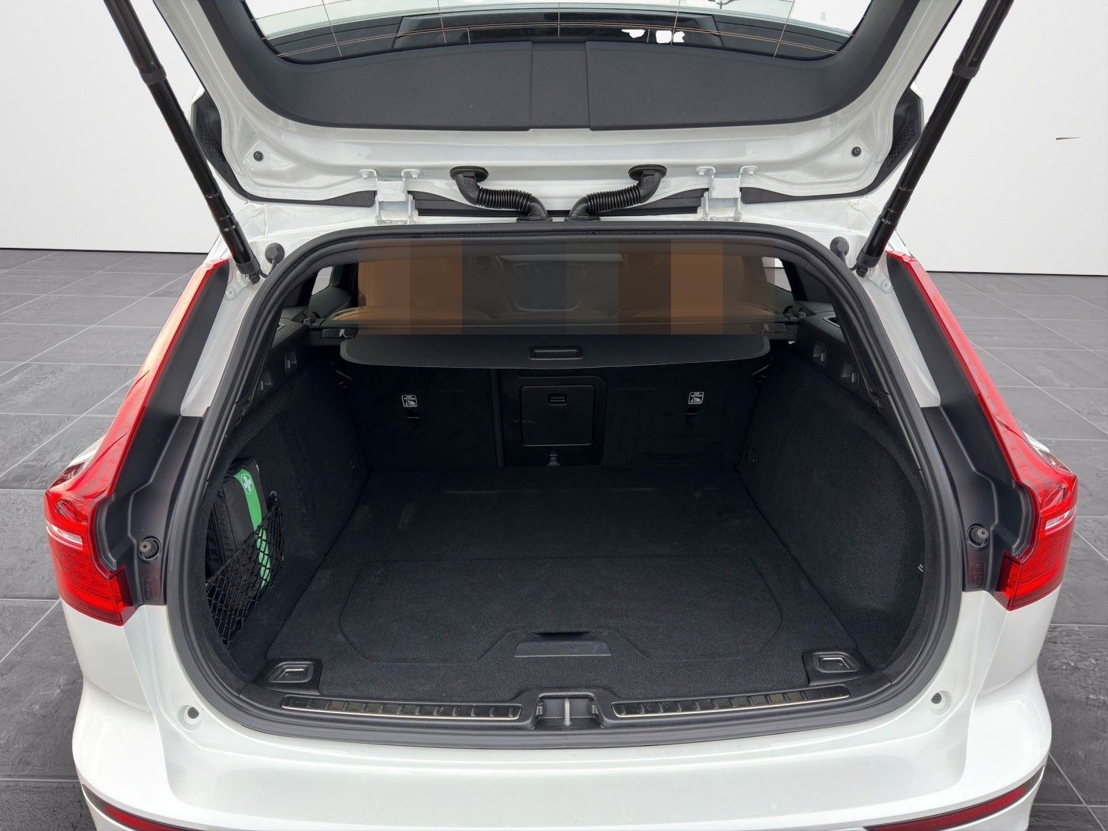 Volvo V60 B4 DCT Plus Bright/Keyless/ACC/RFK/DAB+ foto 20