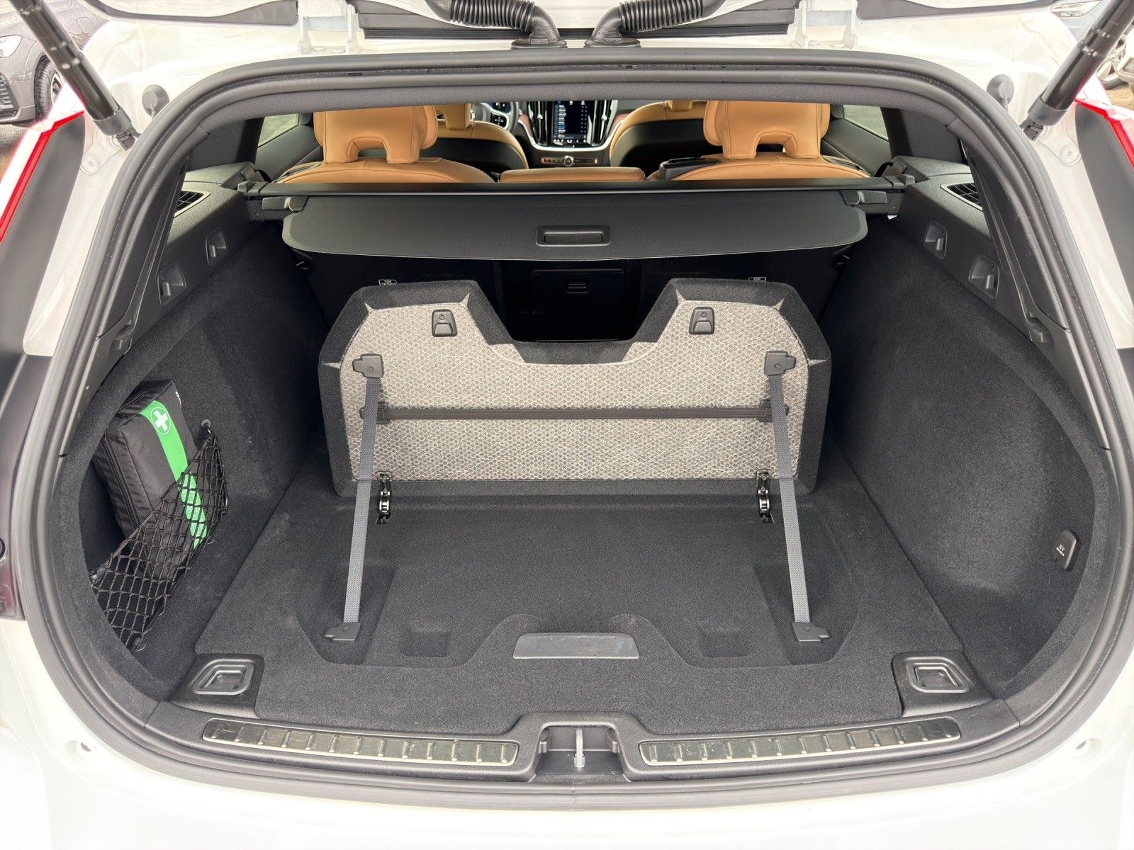 Volvo V60 B4 DCT Plus Bright/Keyless/ACC/RFK/DAB+ foto 21