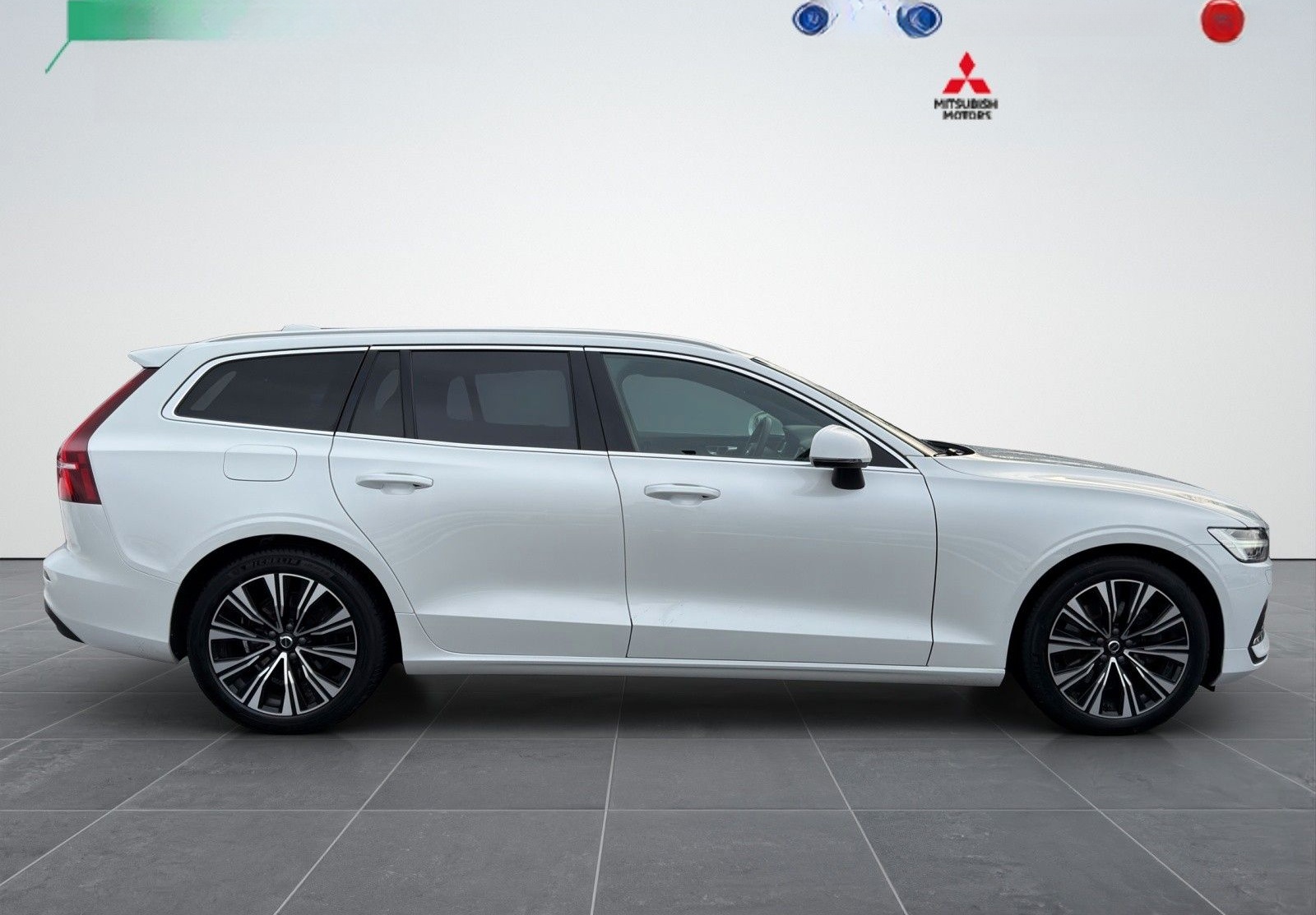 Volvo V60 B4 DCT Plus Bright/Keyless/ACC/RFK/DAB+ foto 5