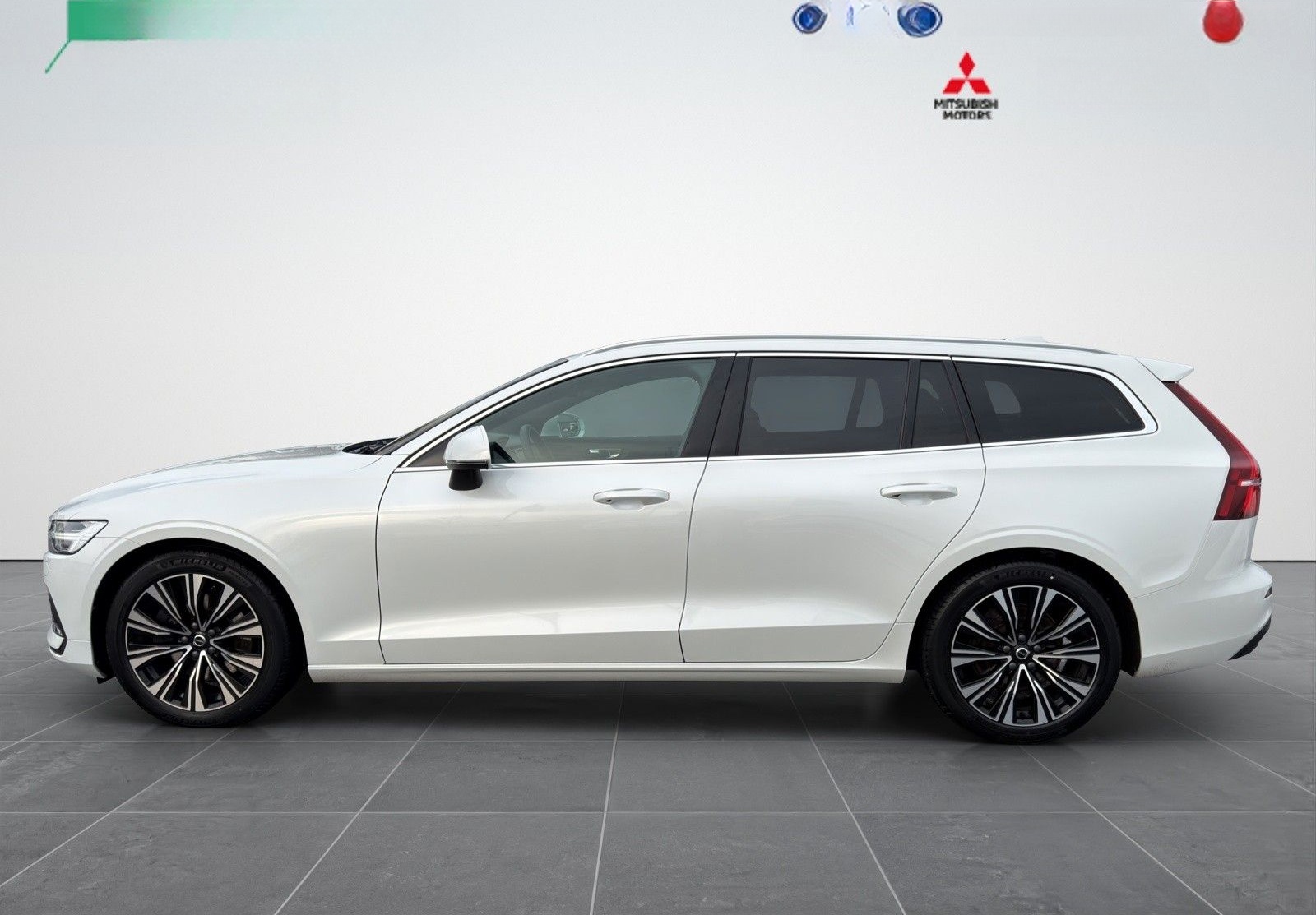 Volvo V60 B4 DCT Plus Bright/Keyless/ACC/RFK/DAB+ foto 9