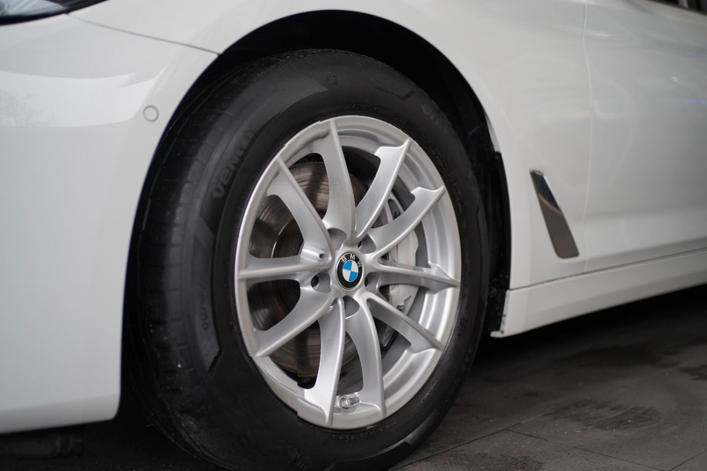 BMW 530d xDrive +ParkingAssist+AHK+HarmanKardonSyste foto 12