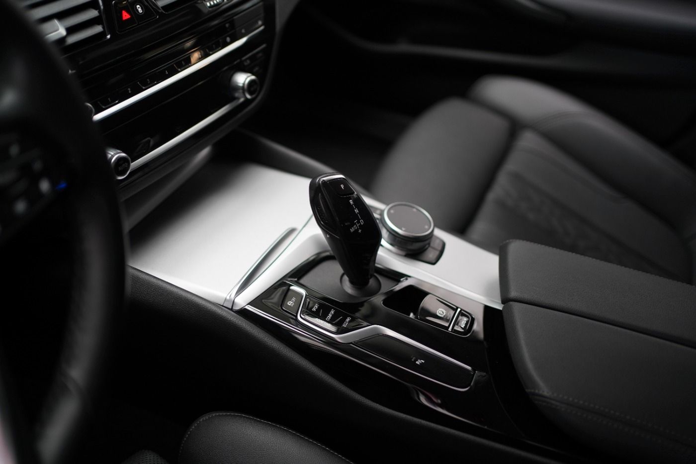 BMW 530d xDrive +ParkingAssist+AHK+HarmanKardonSyste foto 3