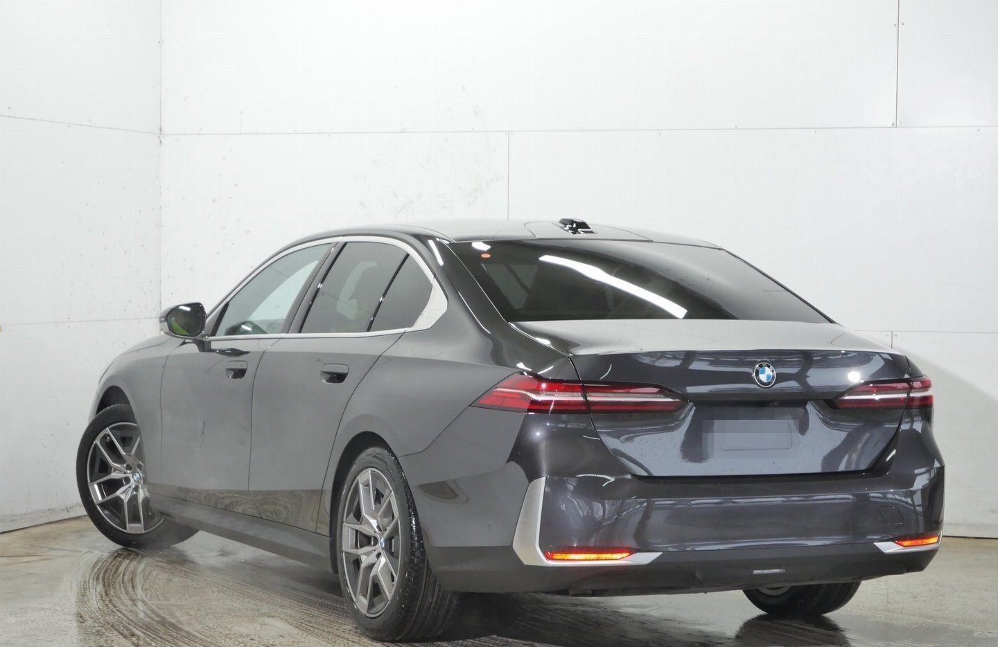 BMW 520d xDrive PANO+HUD+STANDHZ+DAP+PAP+ICONIC GLOW foto 4