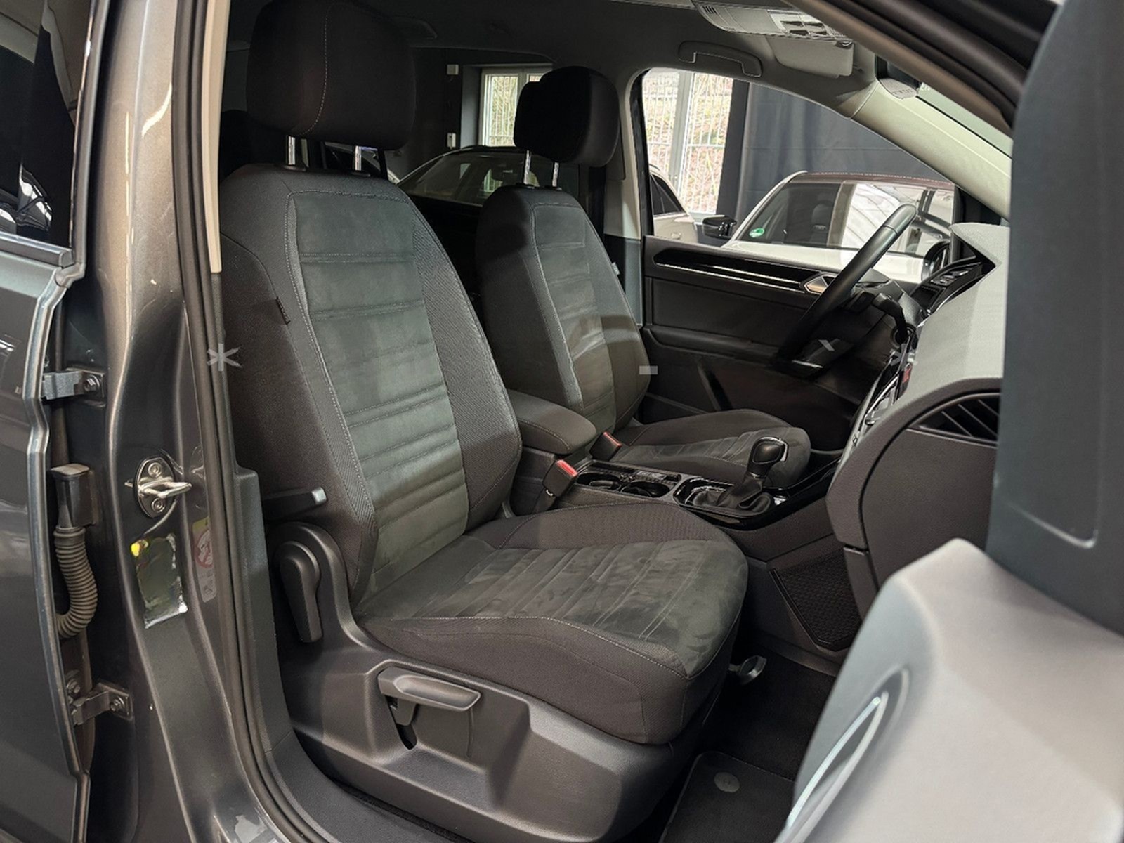 Volkswagen Touran Highline R-Line/DSG/Massage/Navi/LED/Temp foto 14