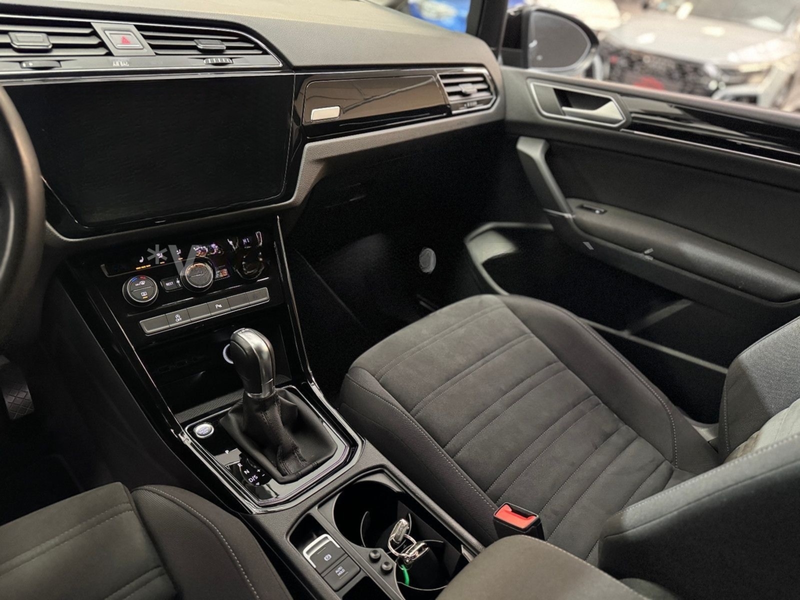 Volkswagen Touran Highline R-Line/DSG/Massage/Navi/LED/Temp foto 18