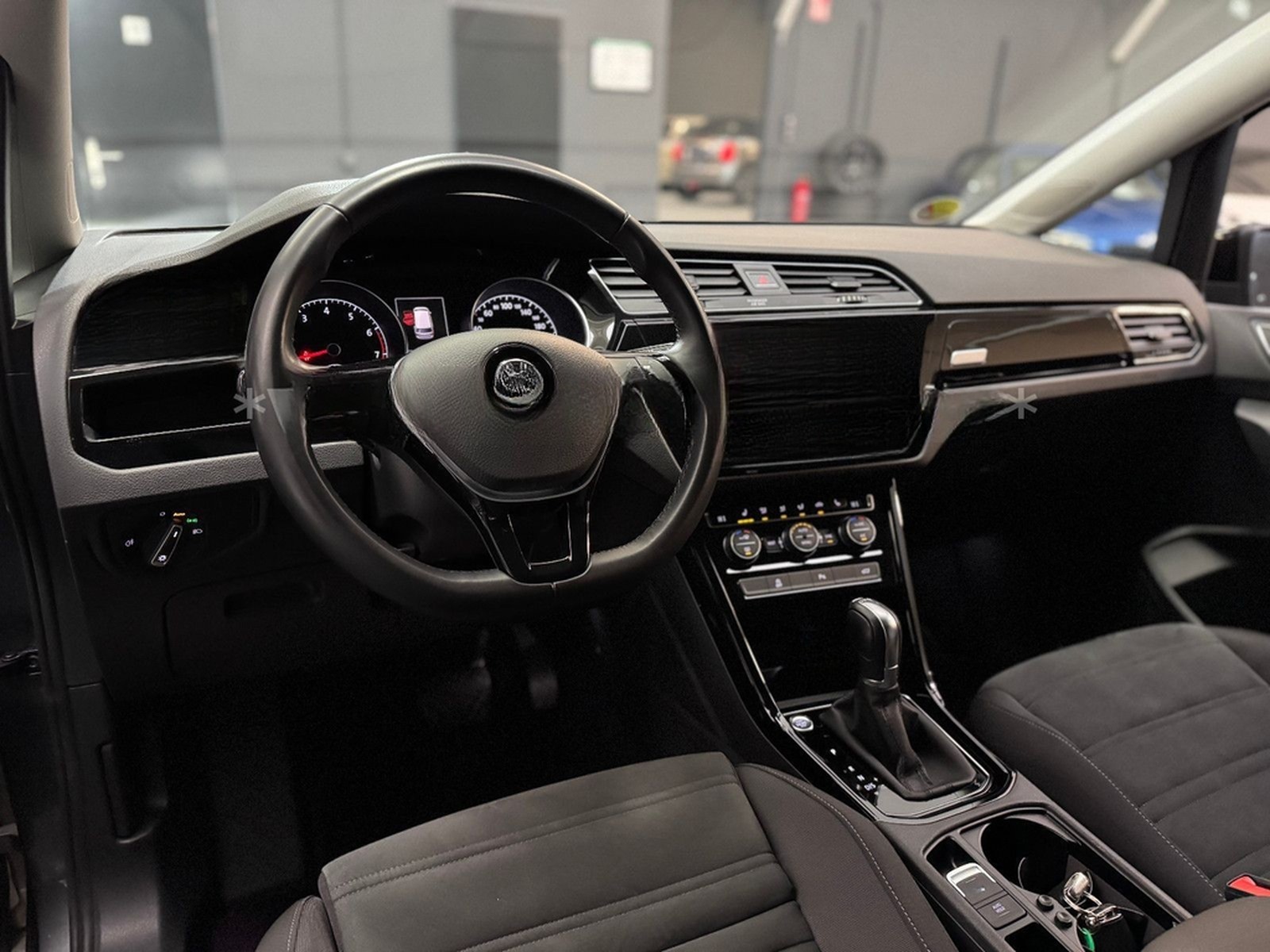 Volkswagen Touran Highline R-Line/DSG/Massage/Navi/LED/Temp foto 19