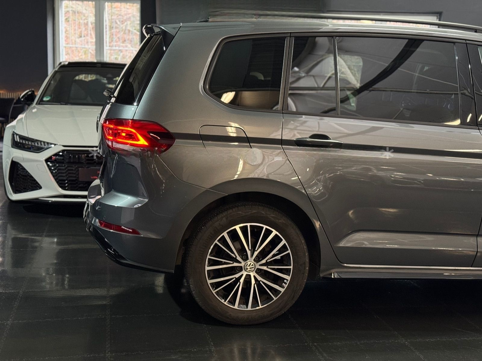 Volkswagen Touran Highline R-Line/DSG/Massage/Navi/LED/Temp foto 27