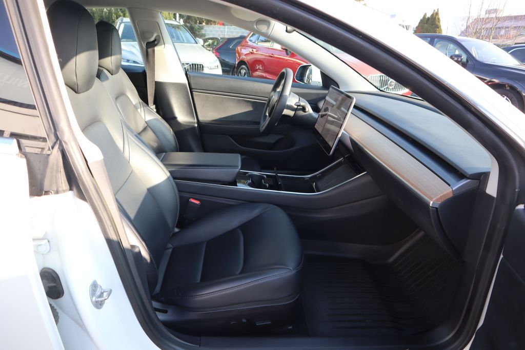 Tesla Model 3 Langstreckenbatt. Allradantrieb Dual Mot foto 14