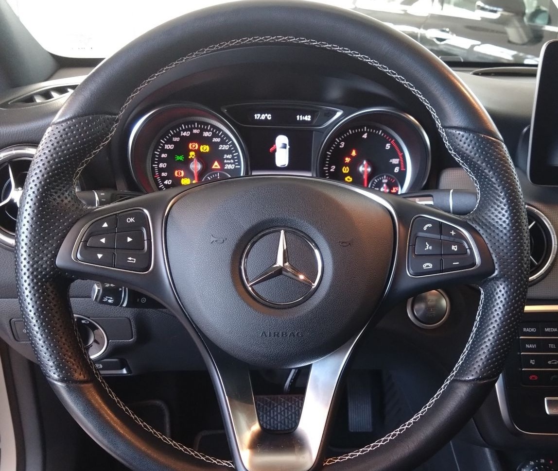 Mercedes-Benz CLA Shooting Brake CLA 200 AHK Panoramadach foto 12