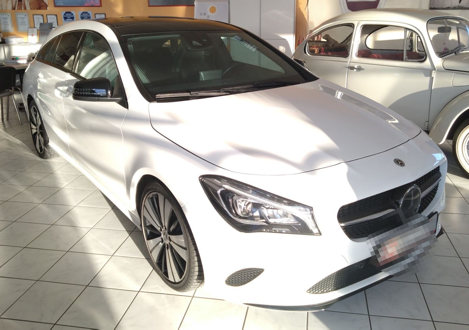 Mercedes-Benz CLA Shooting Brake CLA 200 AHK Panoramadach foto 3