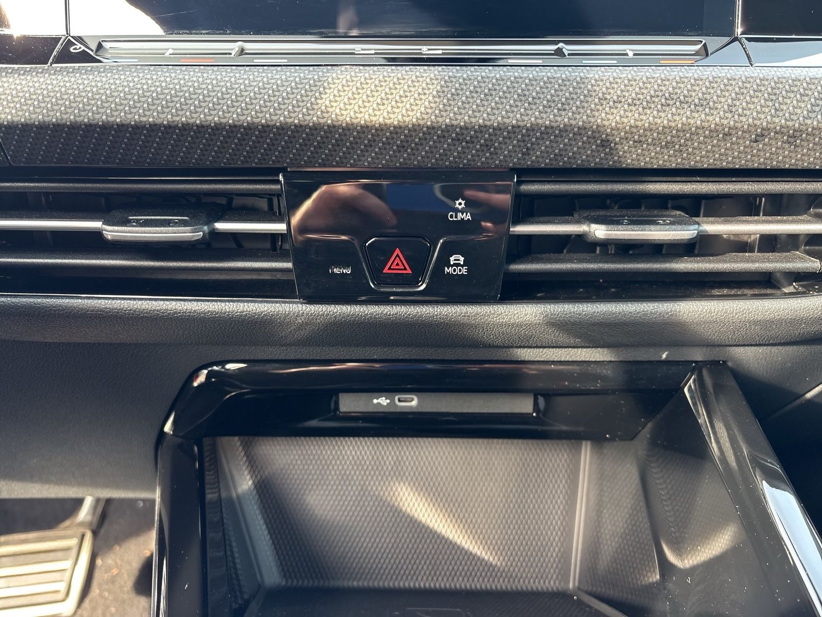 Volkswagen Golf R-Line eTSi DSG Matrix/CarPlay/Black/Virt foto 24