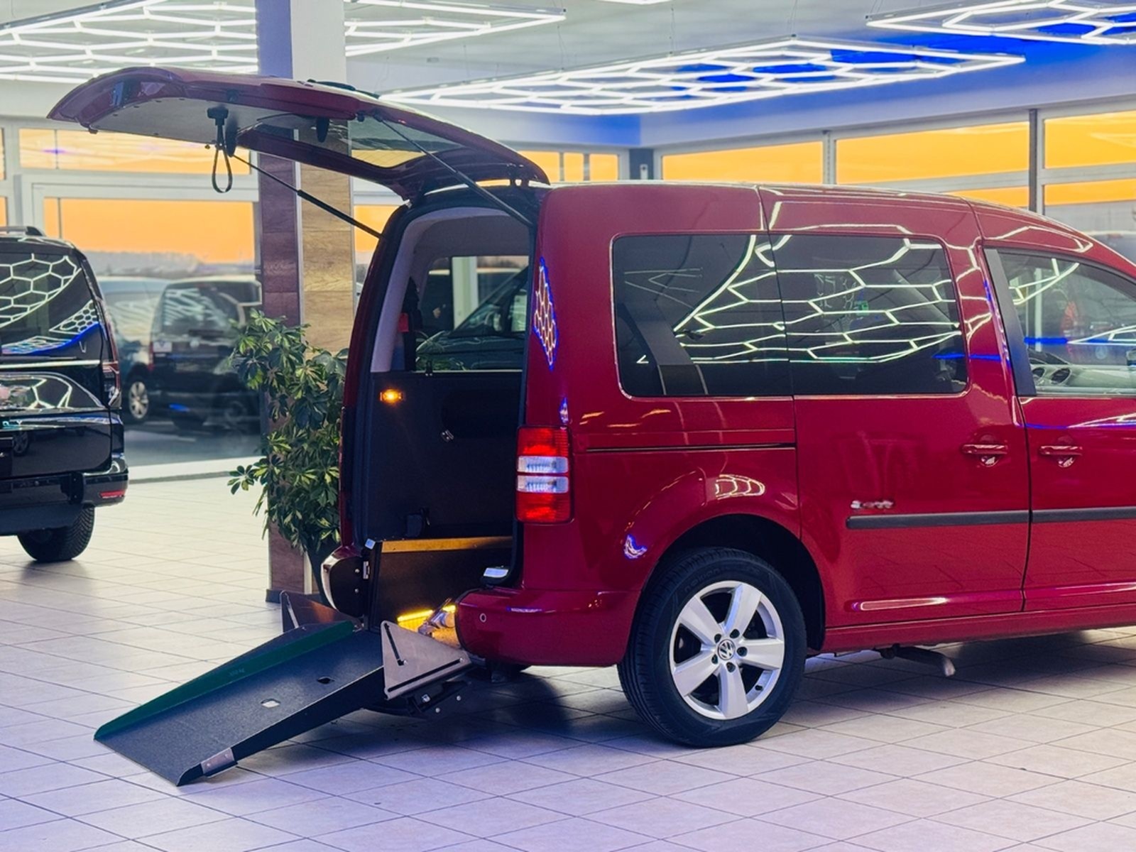 Volkswagen Caddy Behindertengerecht-Rampe+Elk. Schwenksitz foto 11