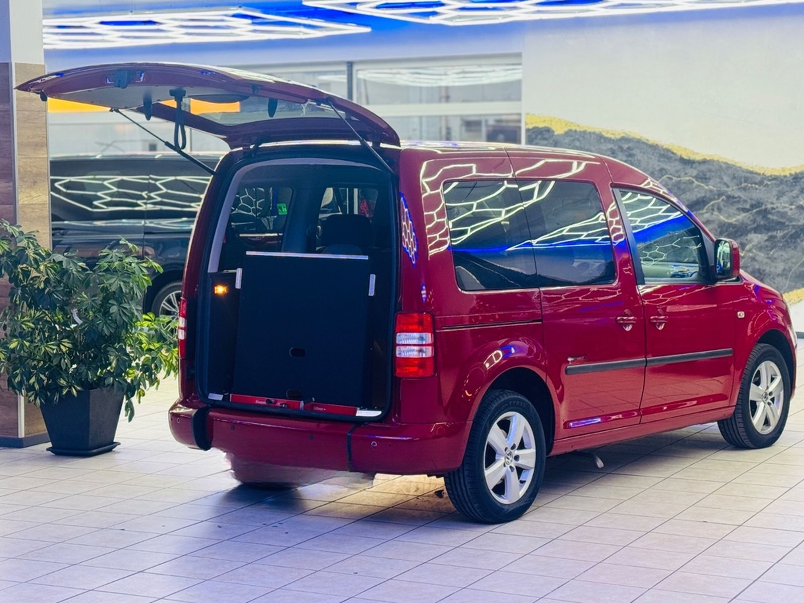 Volkswagen Caddy Behindertengerecht-Rampe+Elk. Schwenksitz foto 14