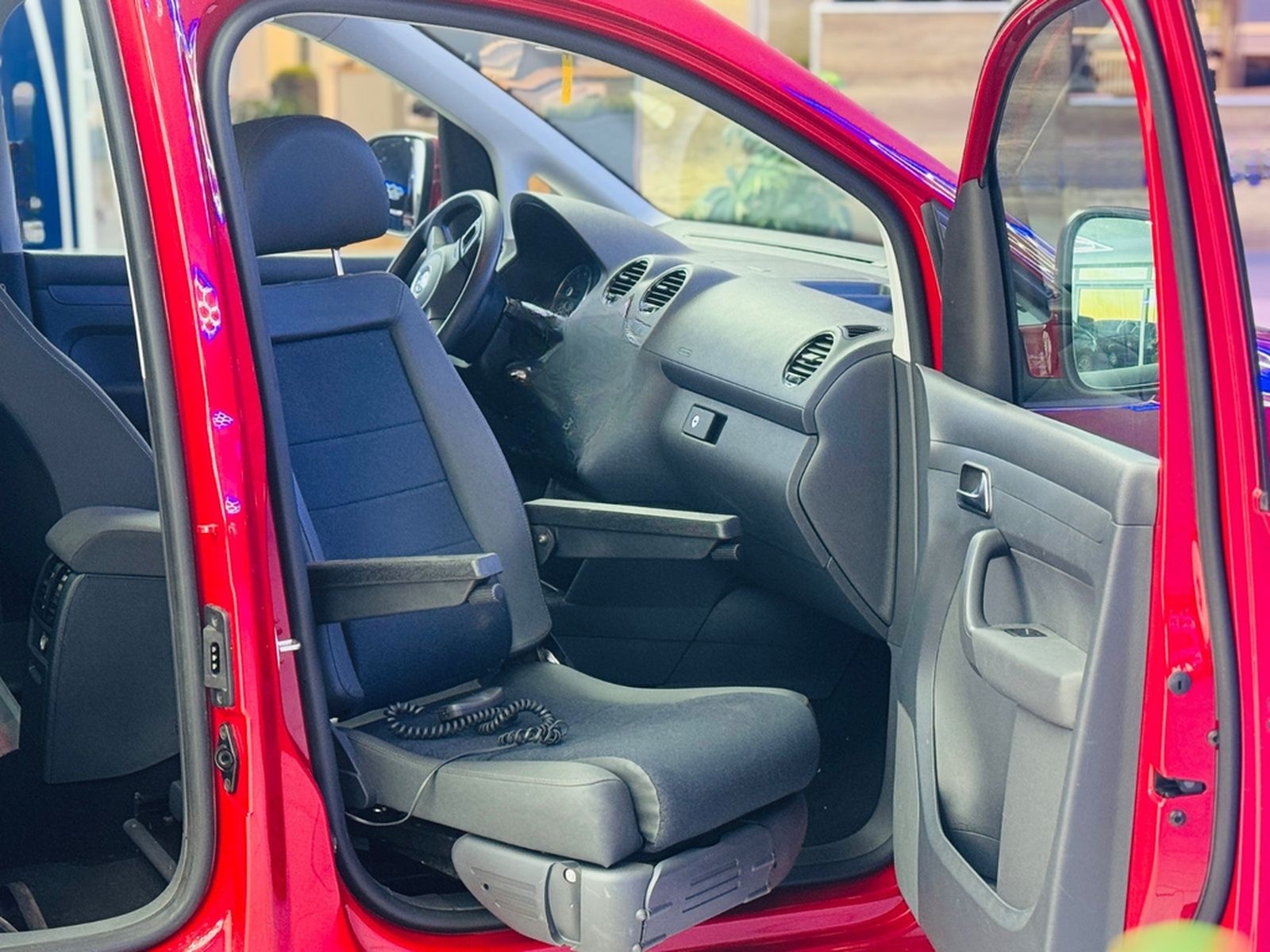 Volkswagen Caddy Behindertengerecht-Rampe+Elk. Schwenksitz foto 8