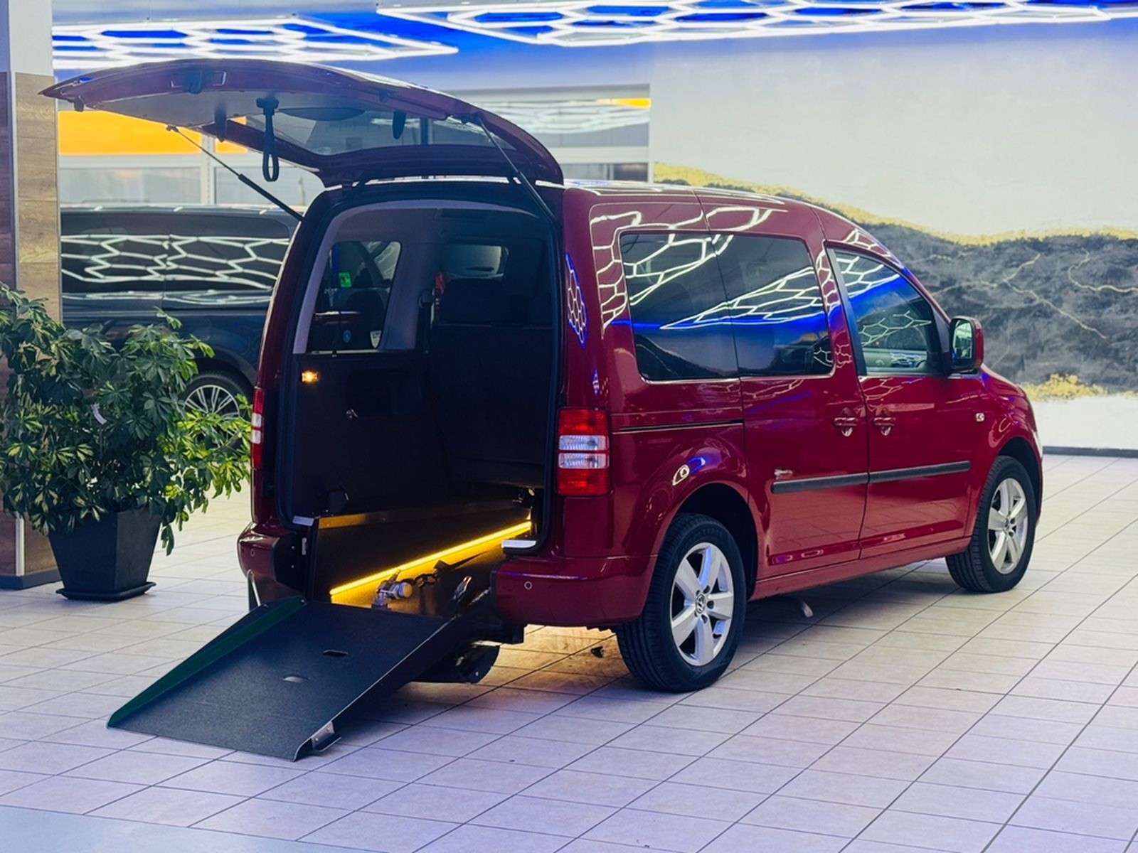 Volkswagen Caddy Behindertengerecht-Rampe+Elk. Schwenksitz foto 10