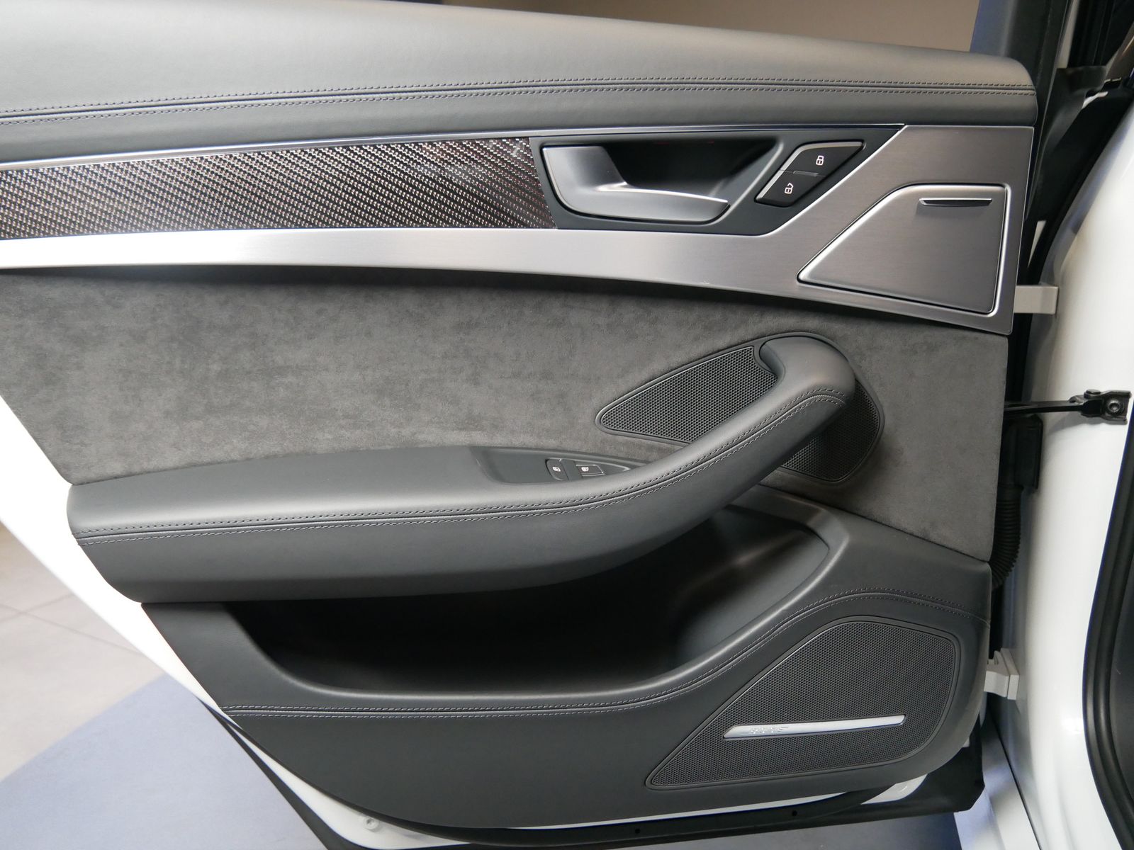 Audi S8 Plus quattro HUD Pano Bose MMI Touch Keramik foto 17