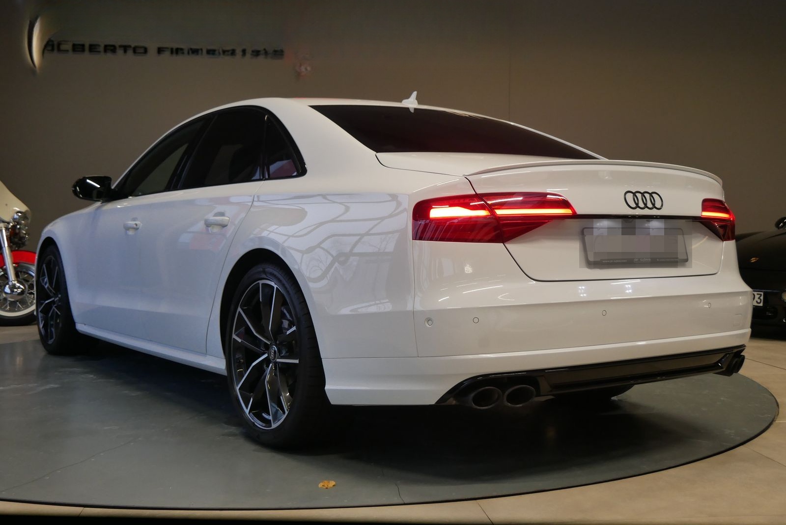 Audi S8 Plus quattro HUD Pano Bose MMI Touch Keramik foto 3