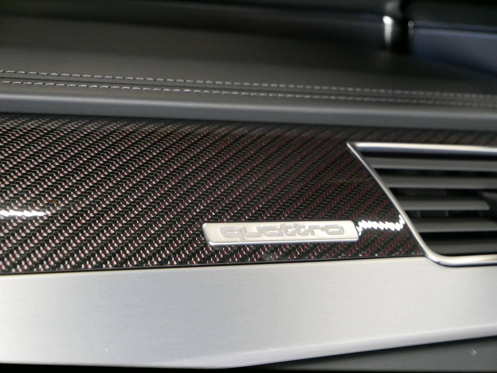 Audi S8 Plus quattro HUD Pano Bose MMI Touch Keramik foto 23