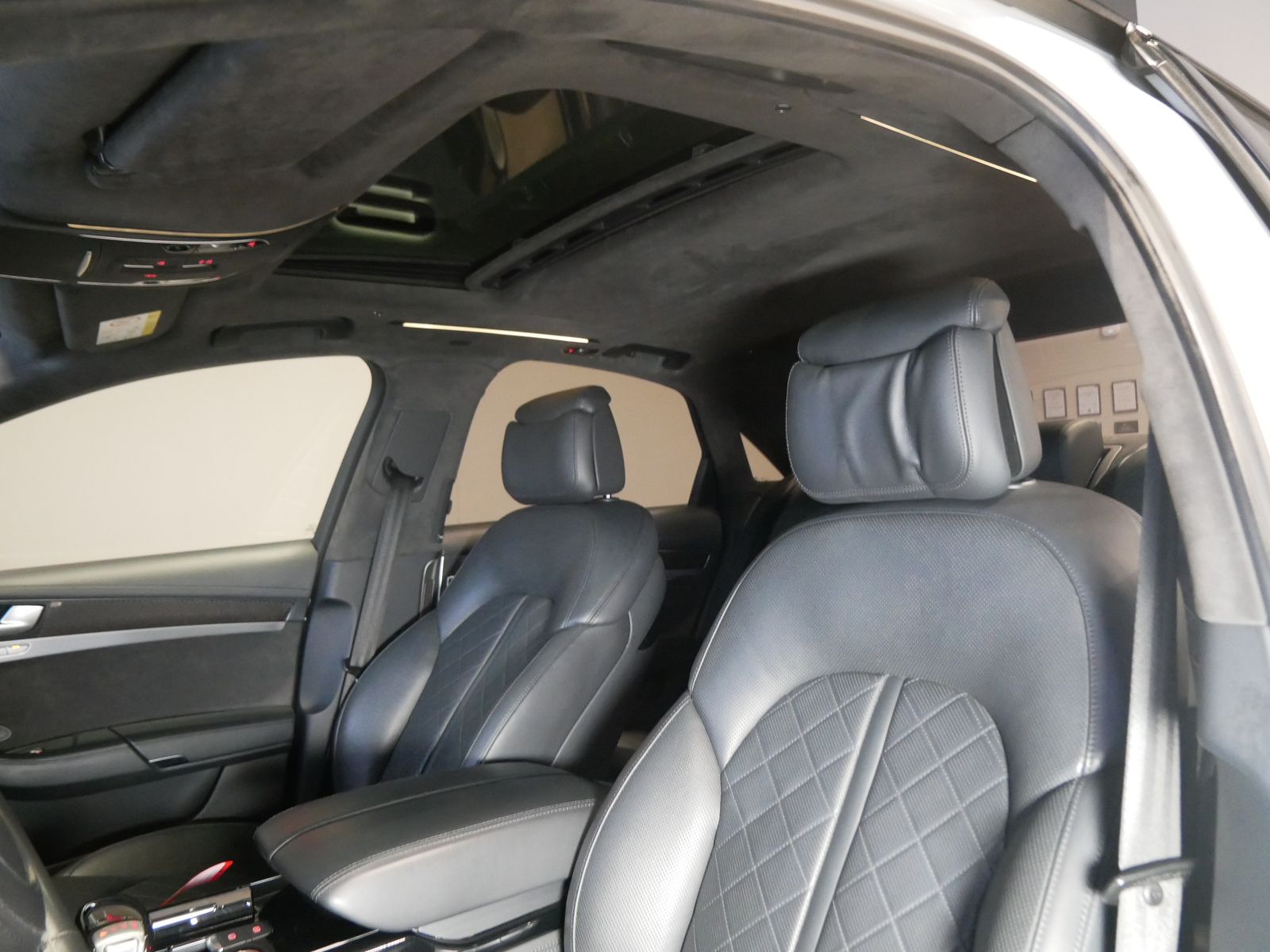 Audi S8 Plus quattro HUD Pano Bose MMI Touch Keramik foto 9