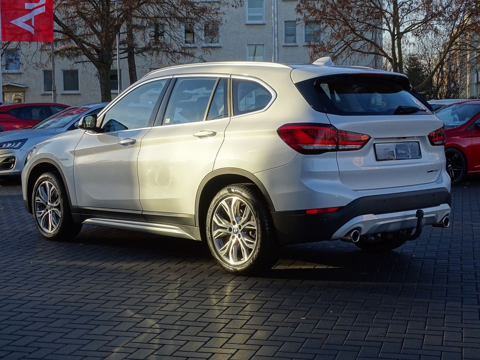 BMW X1 20d xDrive xLine LED Navi Kamera AHK Head-Up foto 3