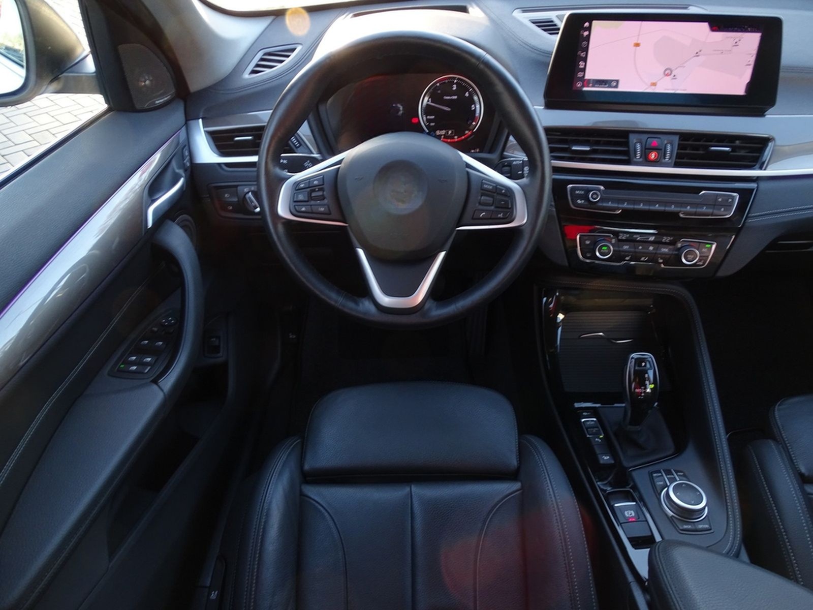 BMW X1 20d xDrive xLine LED Navi Kamera AHK Head-Up foto 10