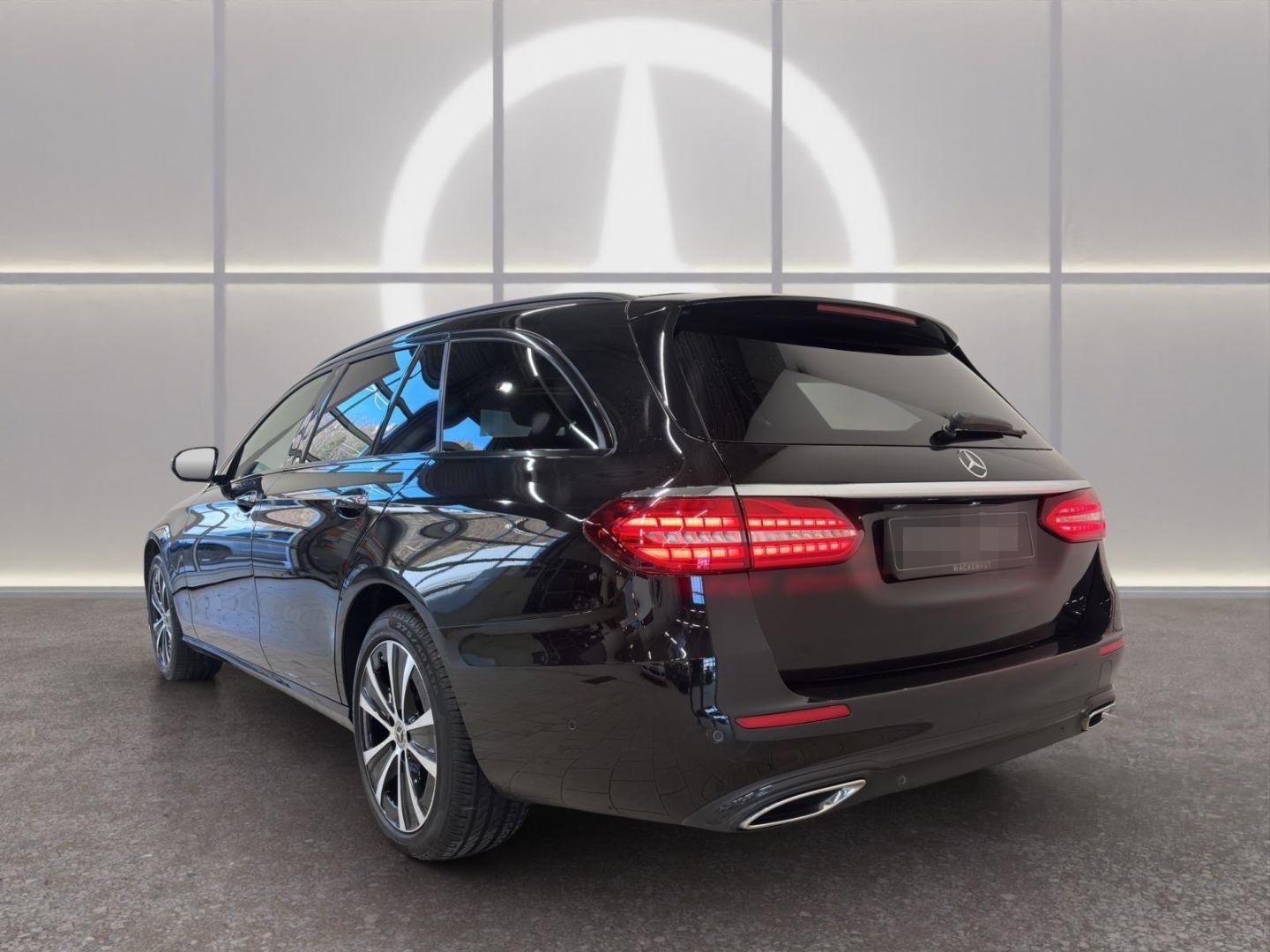 Mercedes-Benz E 300 de 4M T AVANTGARDE BUS+NIGHT+HUD+DIST+360° foto 3