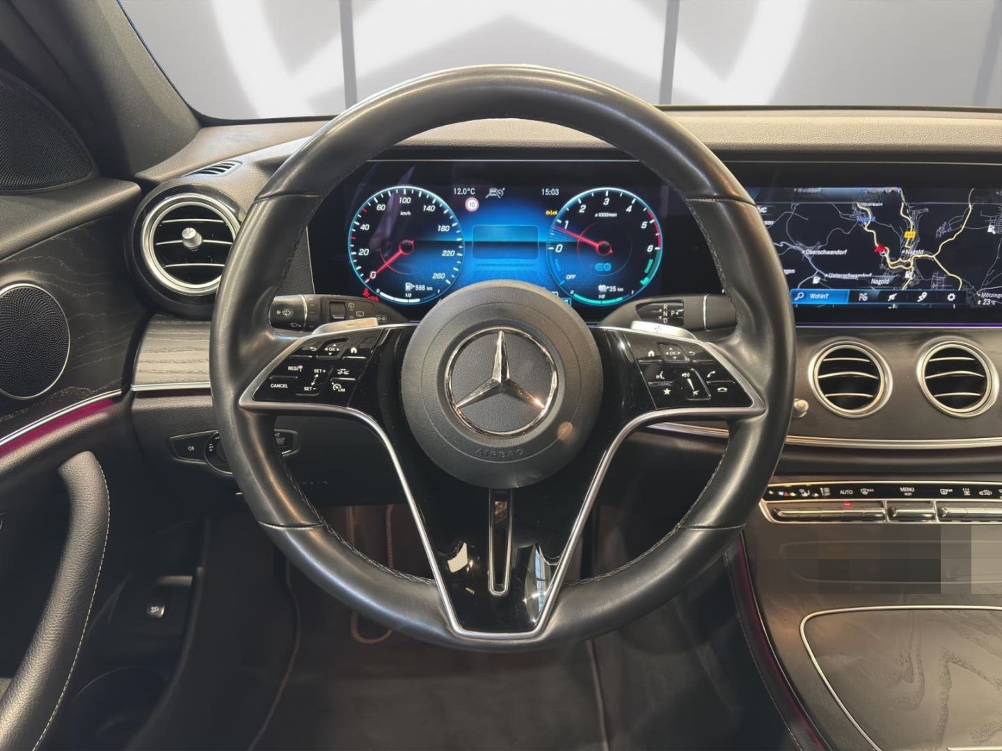 Mercedes-Benz E 300 de 4M T AVANTGARDE BUS+NIGHT+HUD+DIST+360° foto 7