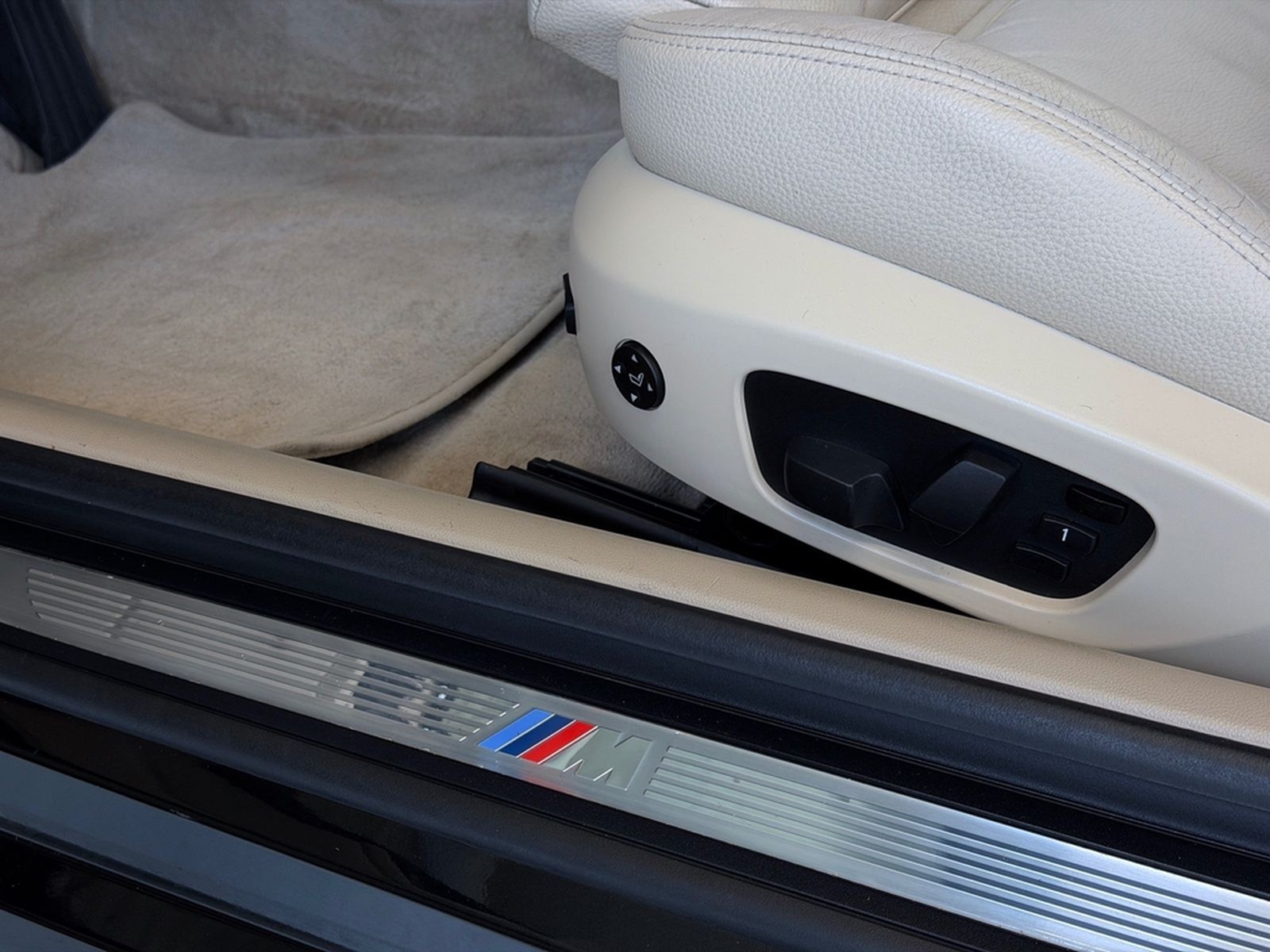 BMW 330d Cabrio*M-Paket*Bi-Xenon*Navi*Har/Ka*Leder* foto 24