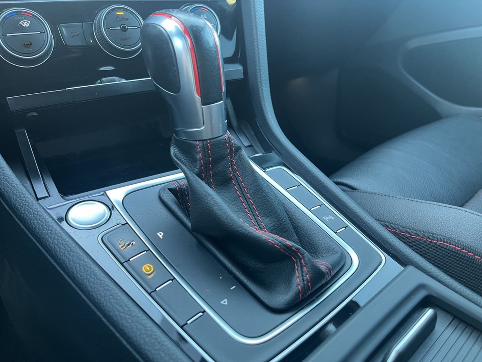 Volkswagen Golf VII GTI TCR DYNAUDIO Carbon LED ACC Navi Ka foto 8