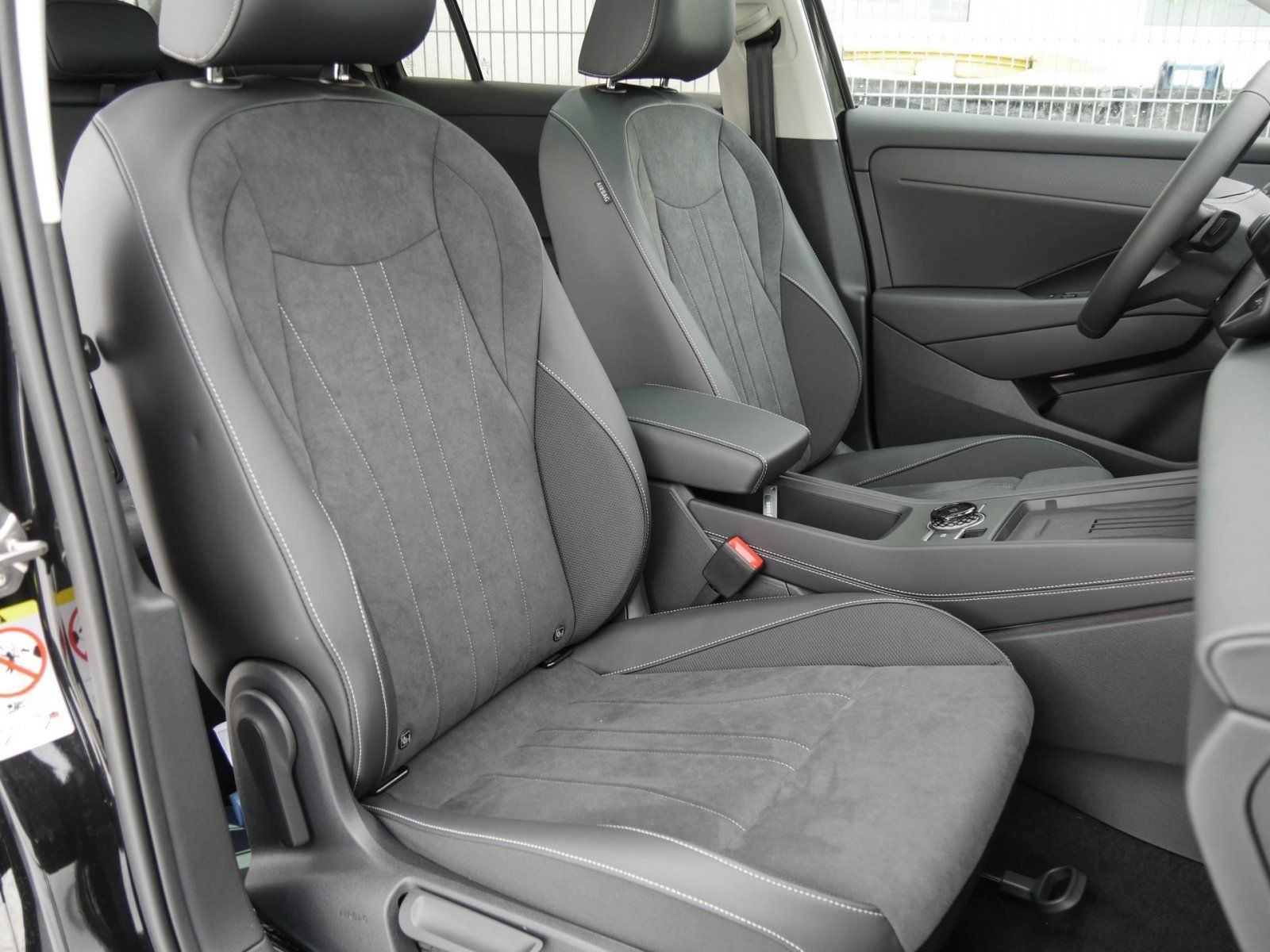 Volkswagen T-Roc Style 1.5 eTSI OPF 150 PS DSG Pano,IQ,Navi foto 6