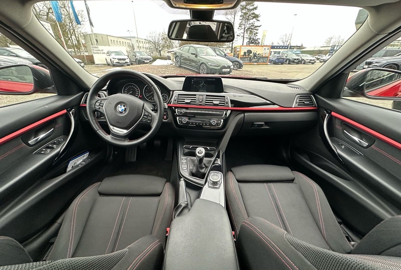 BMW 320i Touring Sport Line LED Pano.Dach Navi Bus. foto 15
