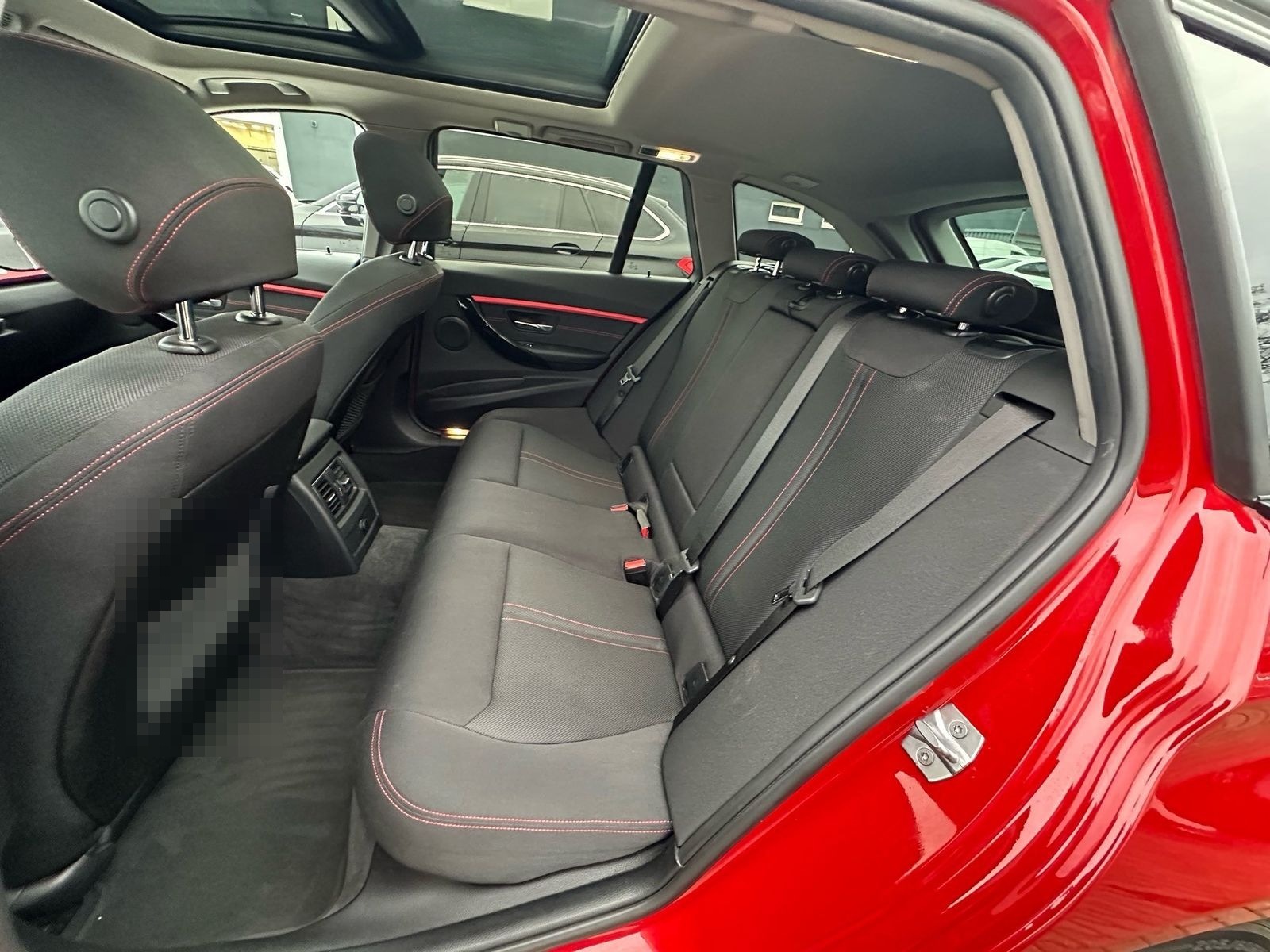 BMW 320i Touring Sport Line LED Pano.Dach Navi Bus. foto 16