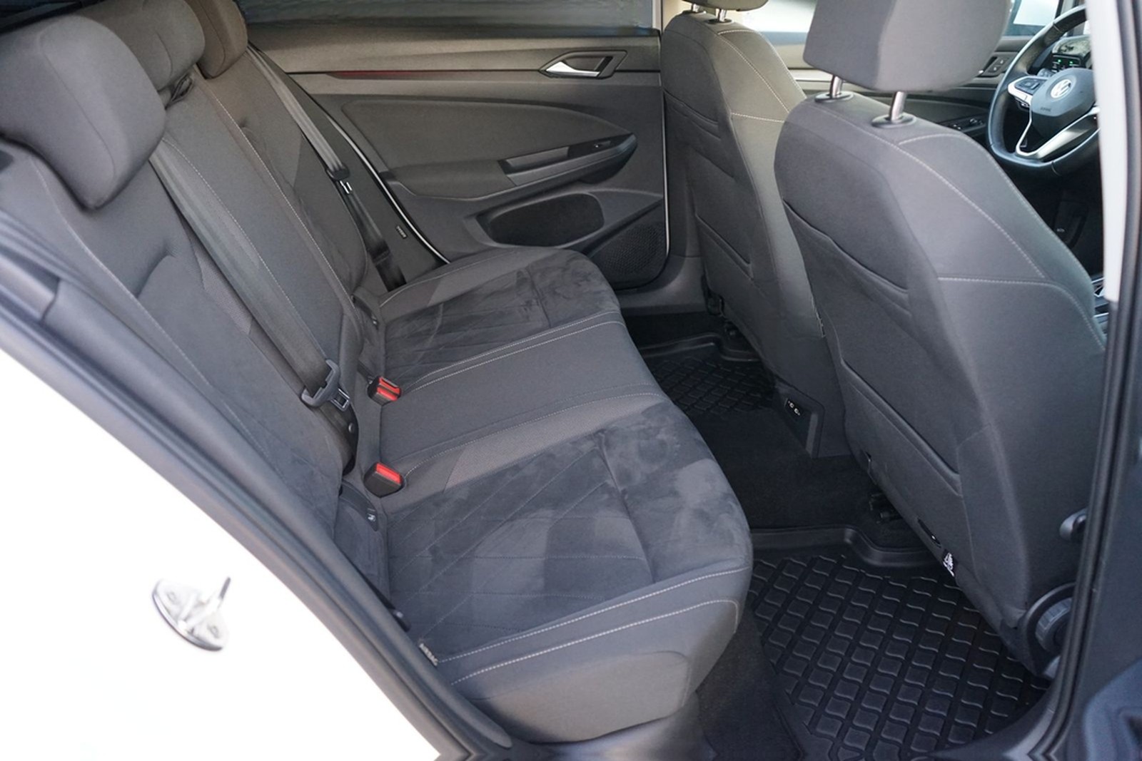 Volkswagen Golf Variant 1.5 eTSI DSG Style LED Navi ACC AHK foto 11