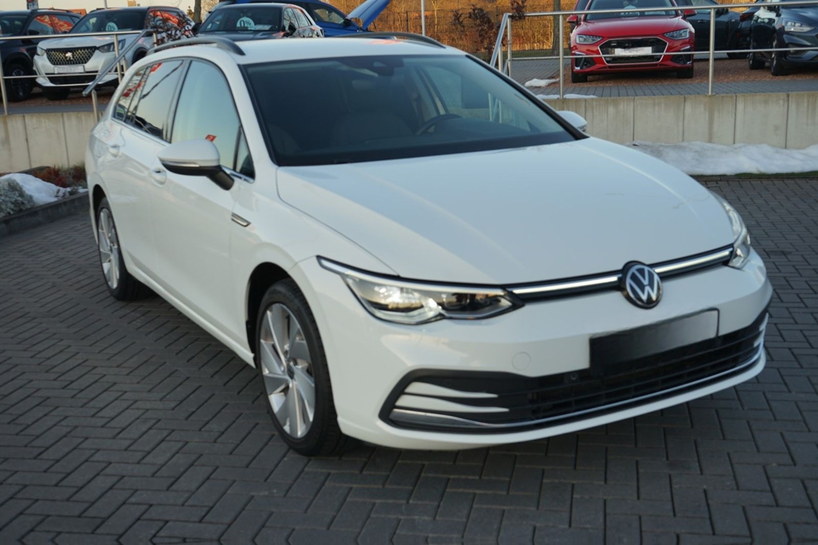 Volkswagen Golf Variant 1.5 eTSI DSG Style LED Navi ACC AHK foto 4