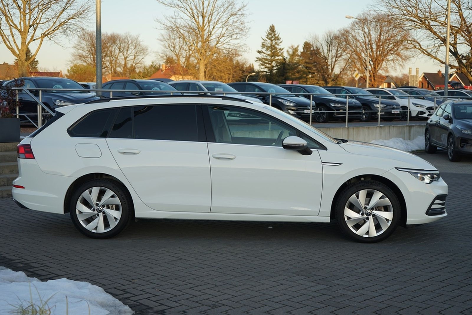 Volkswagen Golf Variant 1.5 eTSI DSG Style LED Navi ACC AHK foto 5