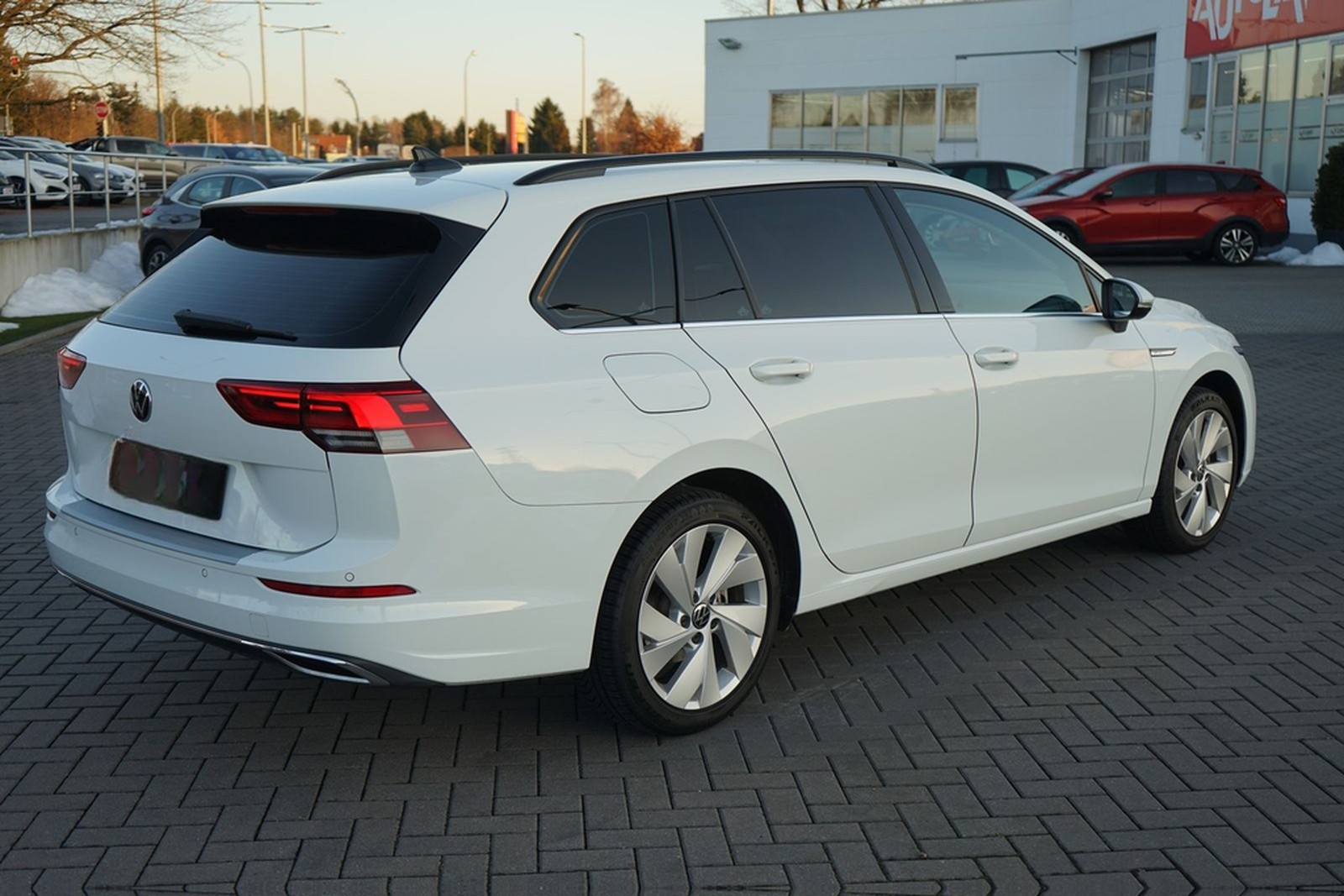 Volkswagen Golf Variant 1.5 eTSI DSG Style LED Navi ACC AHK foto 6