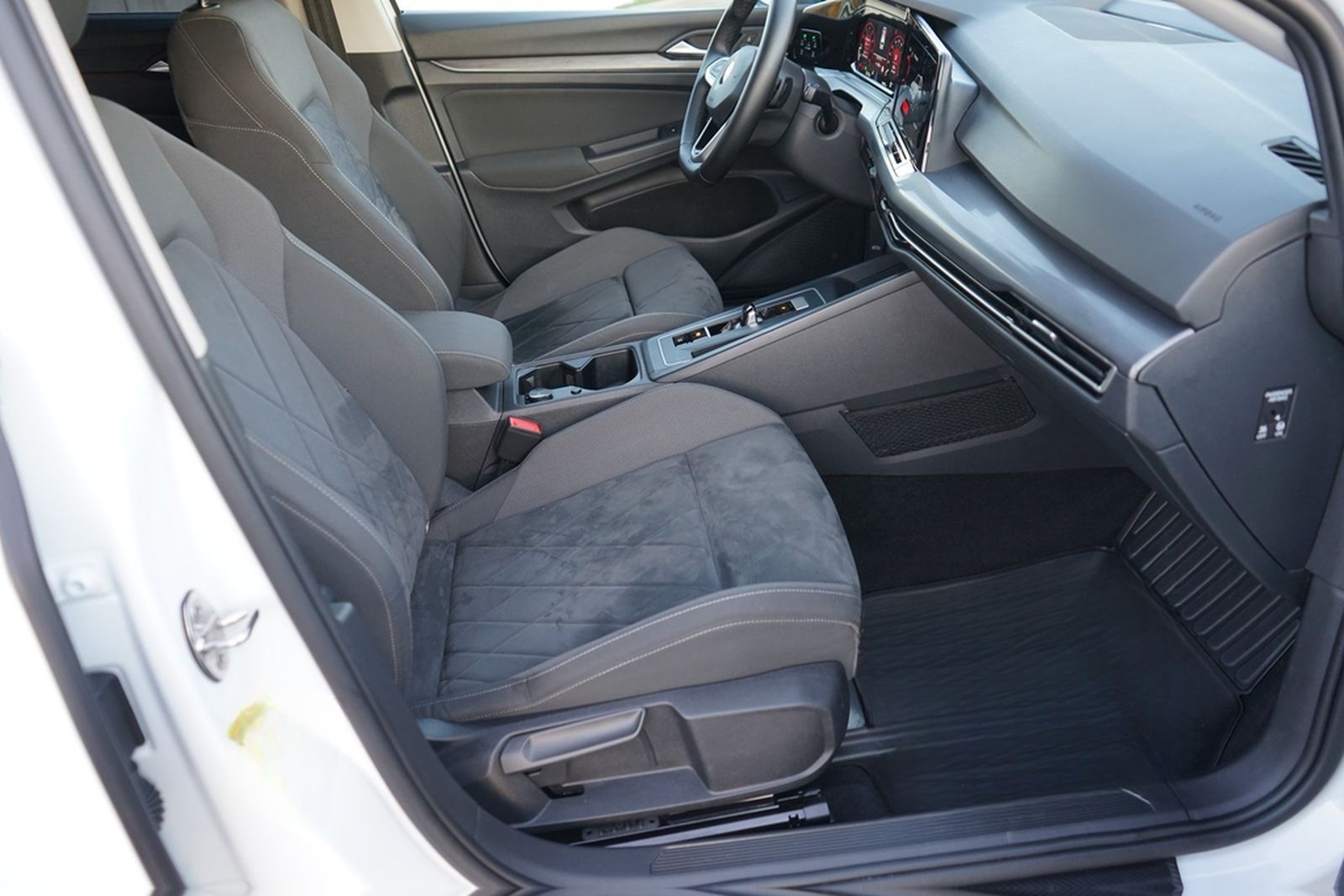 Volkswagen Golf Variant 1.5 eTSI DSG Style LED Navi ACC AHK foto 10