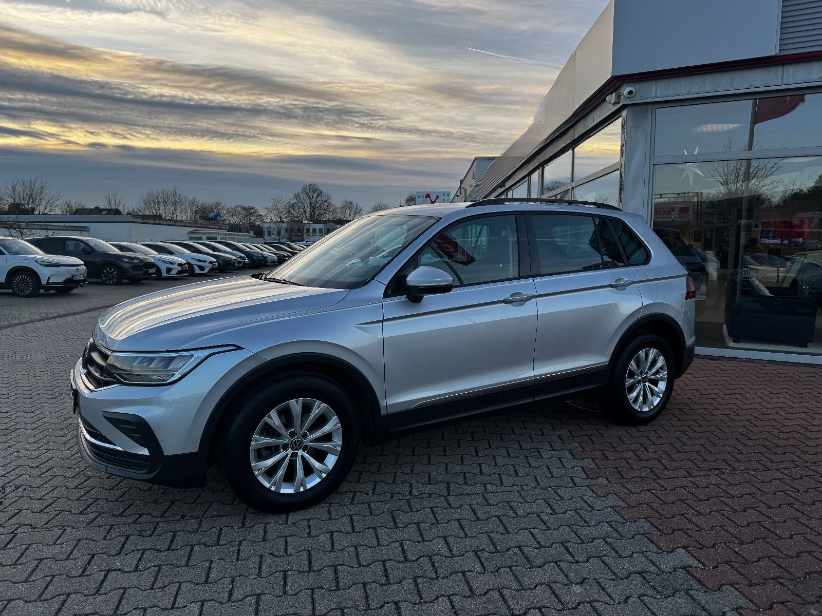 Volkswagen Tiguan Life 1.5T DSG *RFK*ACC*LED*CARPLAY* foto 3