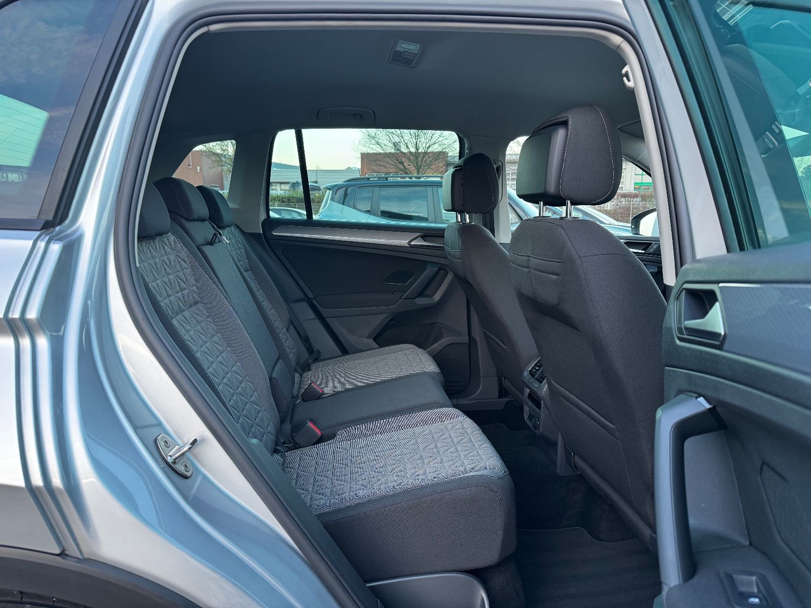 Volkswagen Tiguan Life 1.5T DSG *RFK*ACC*LED*CARPLAY* foto 8