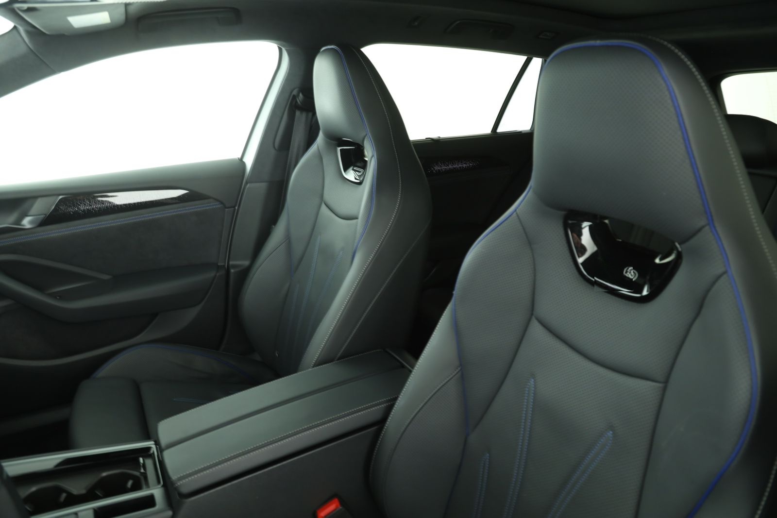 Volkswagen Passat Variant 2.0 TDI DSG 4MOTION R-Line | PANO foto 12