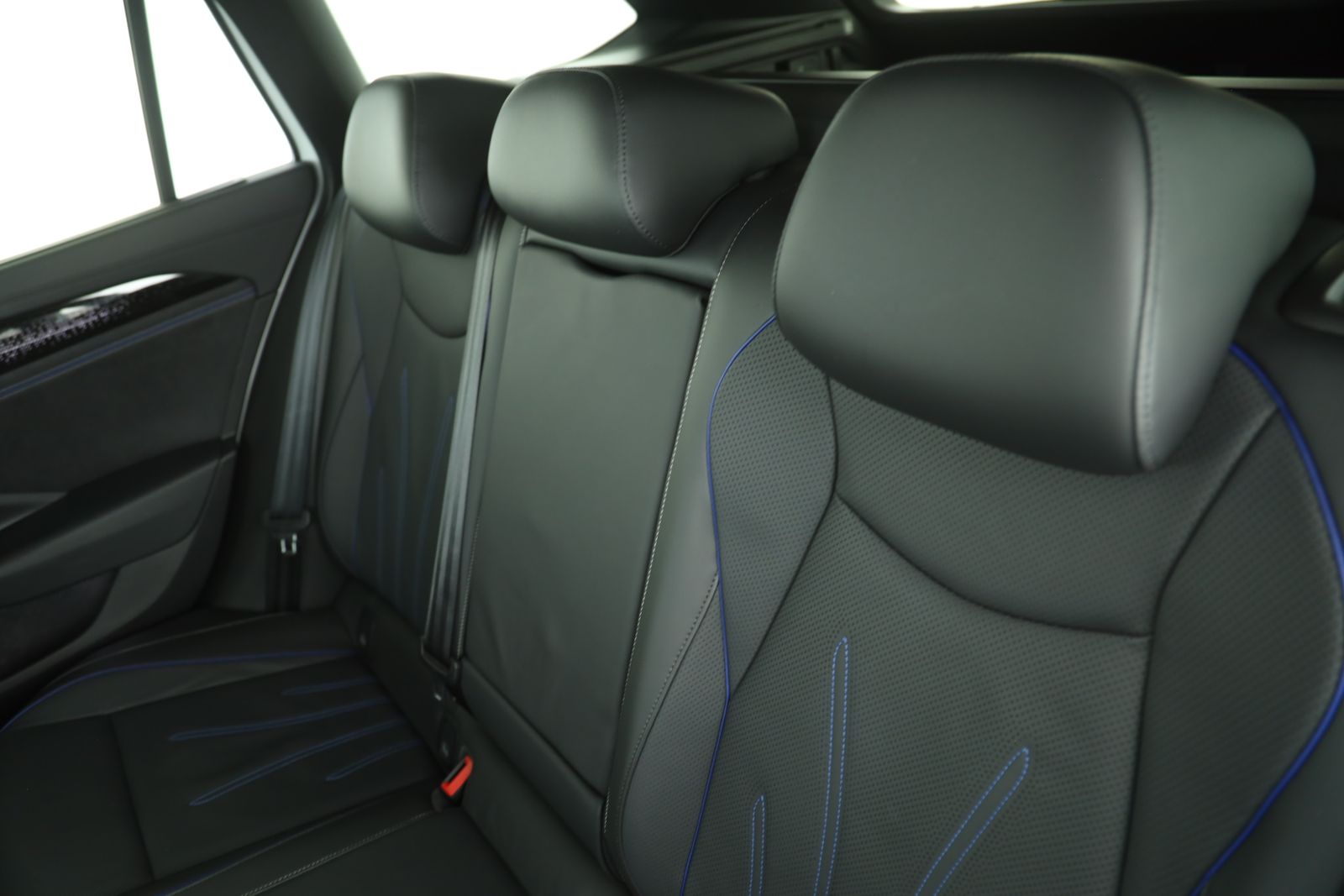 Volkswagen Passat Variant 2.0 TDI DSG 4MOTION R-Line | PANO foto 13